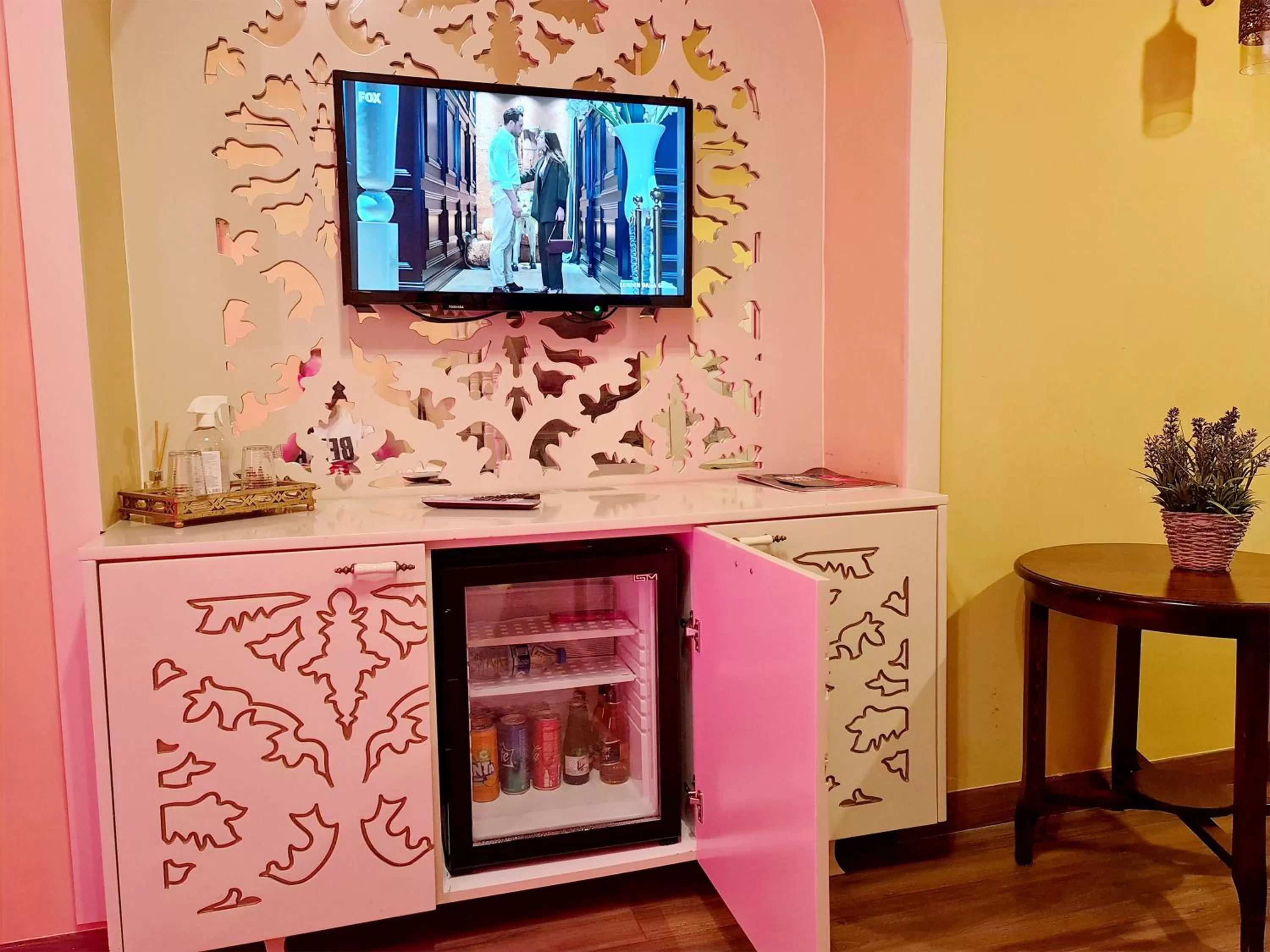 Communal lounge/ TV room in SOFIA BOUTIQUE HOTEL