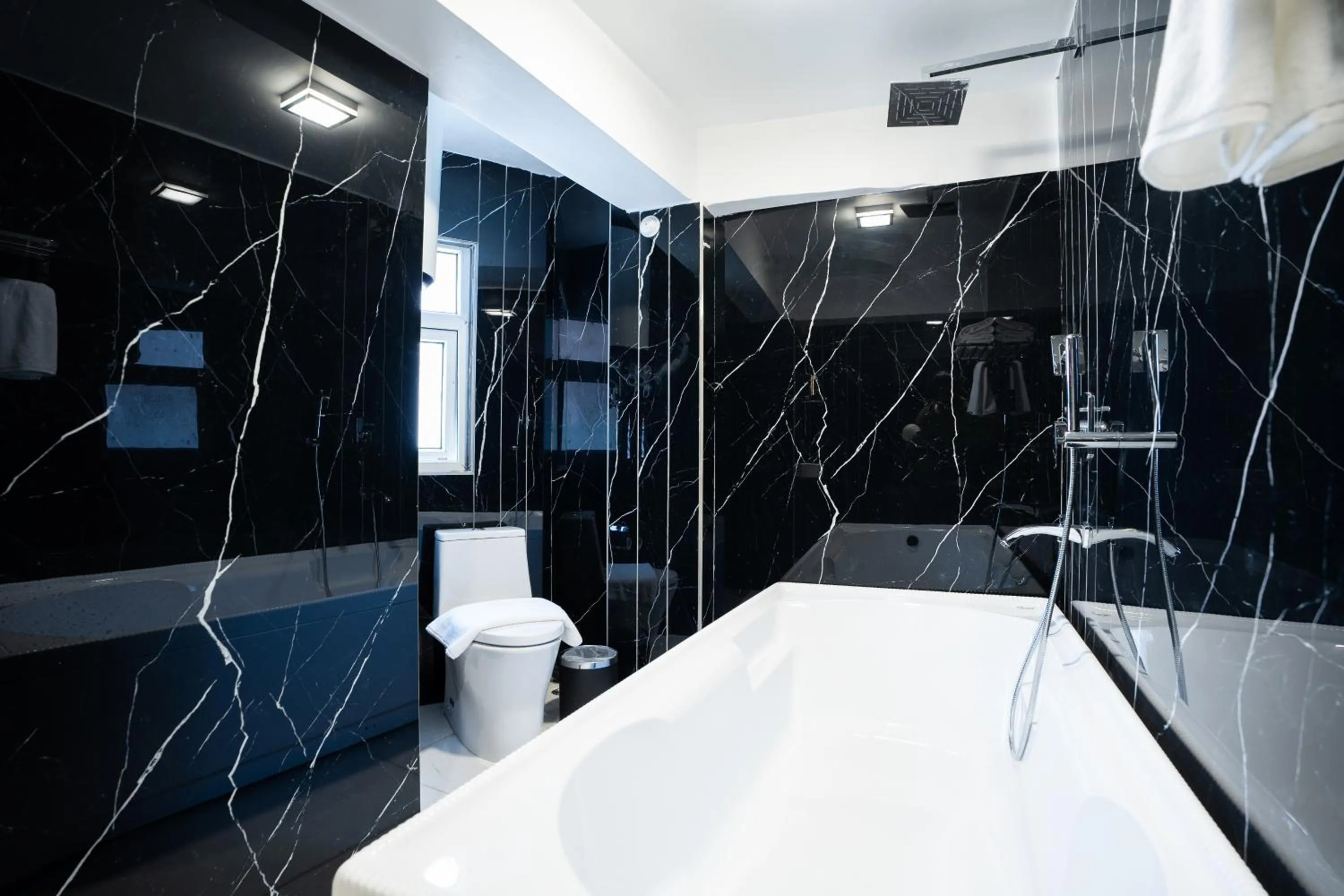 Shower in The West Gate Posada By Summit