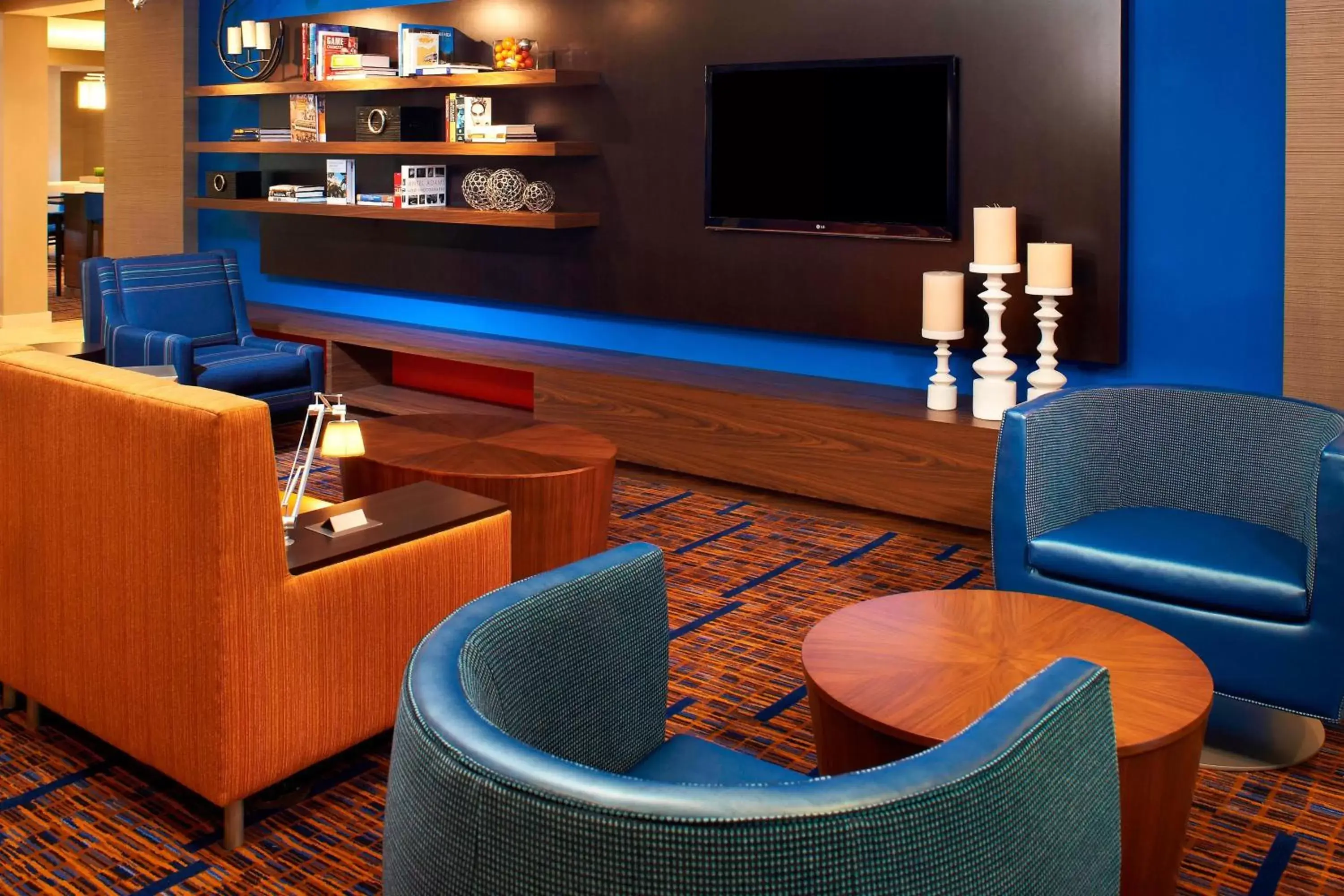 Lobby or reception, Seating Area in Courtyard by Marriott Cleveland Westlake