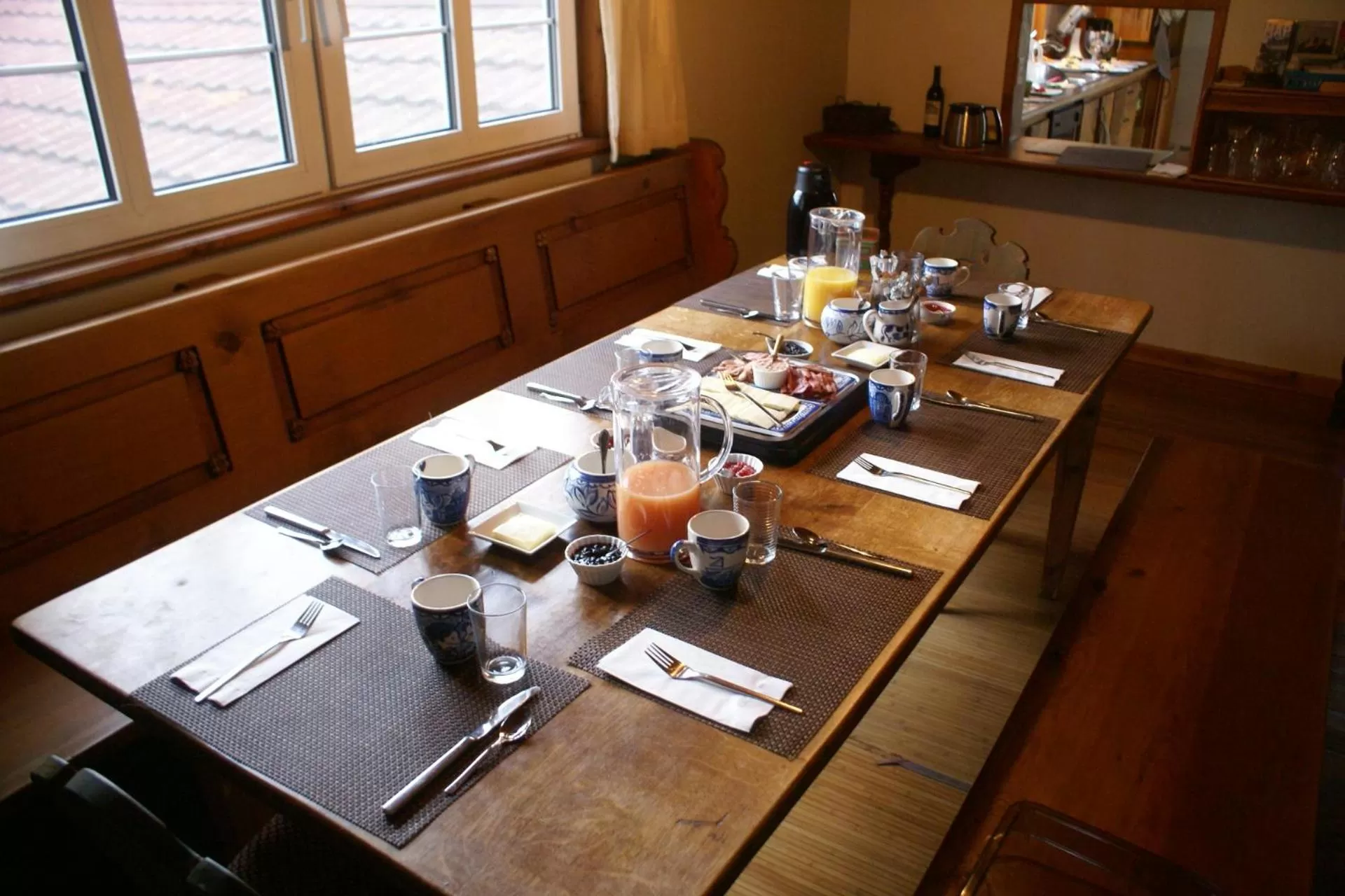 Restaurant/Places to Eat in Alpenglow Bed and Breakfast