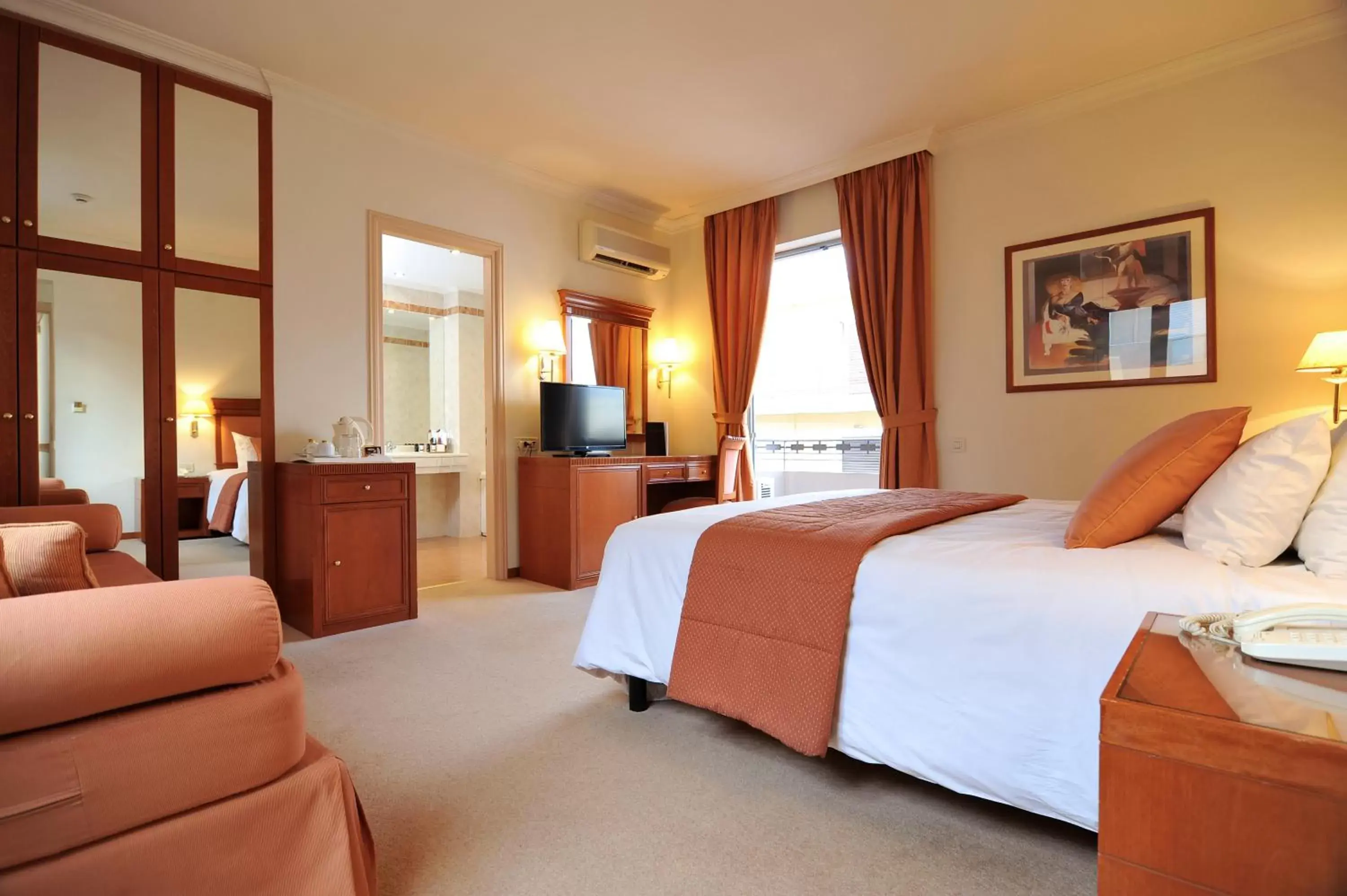 Photo of the whole room, Bed in Athens Atrium Hotel & Jacuzzi Suites Photo of the whole room, Bed in Athens Atrium Hotel & Jacuzzi Suites