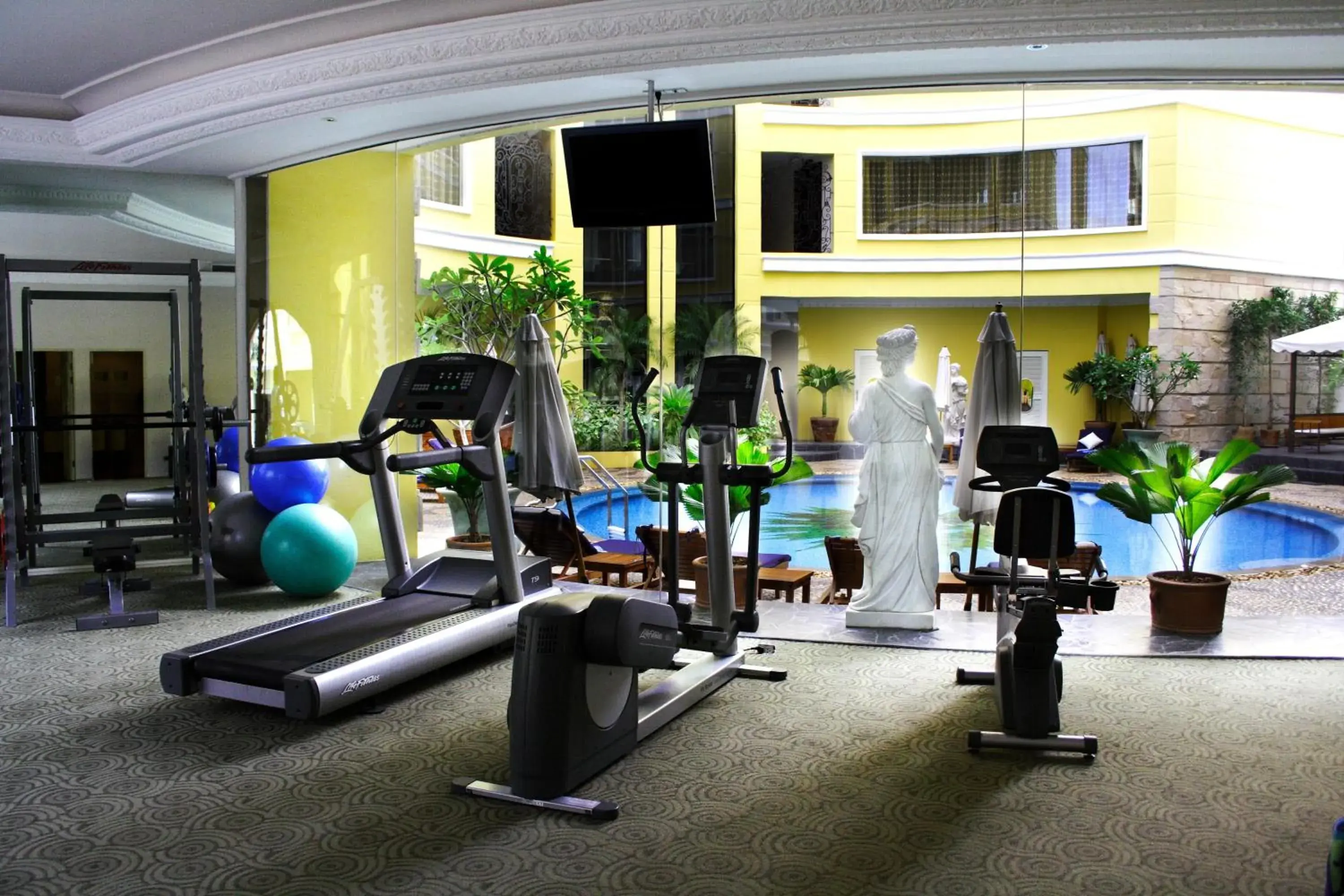 Fitness centre/facilities, Fitness Center/Facilities in Four Seasons Place Hotel