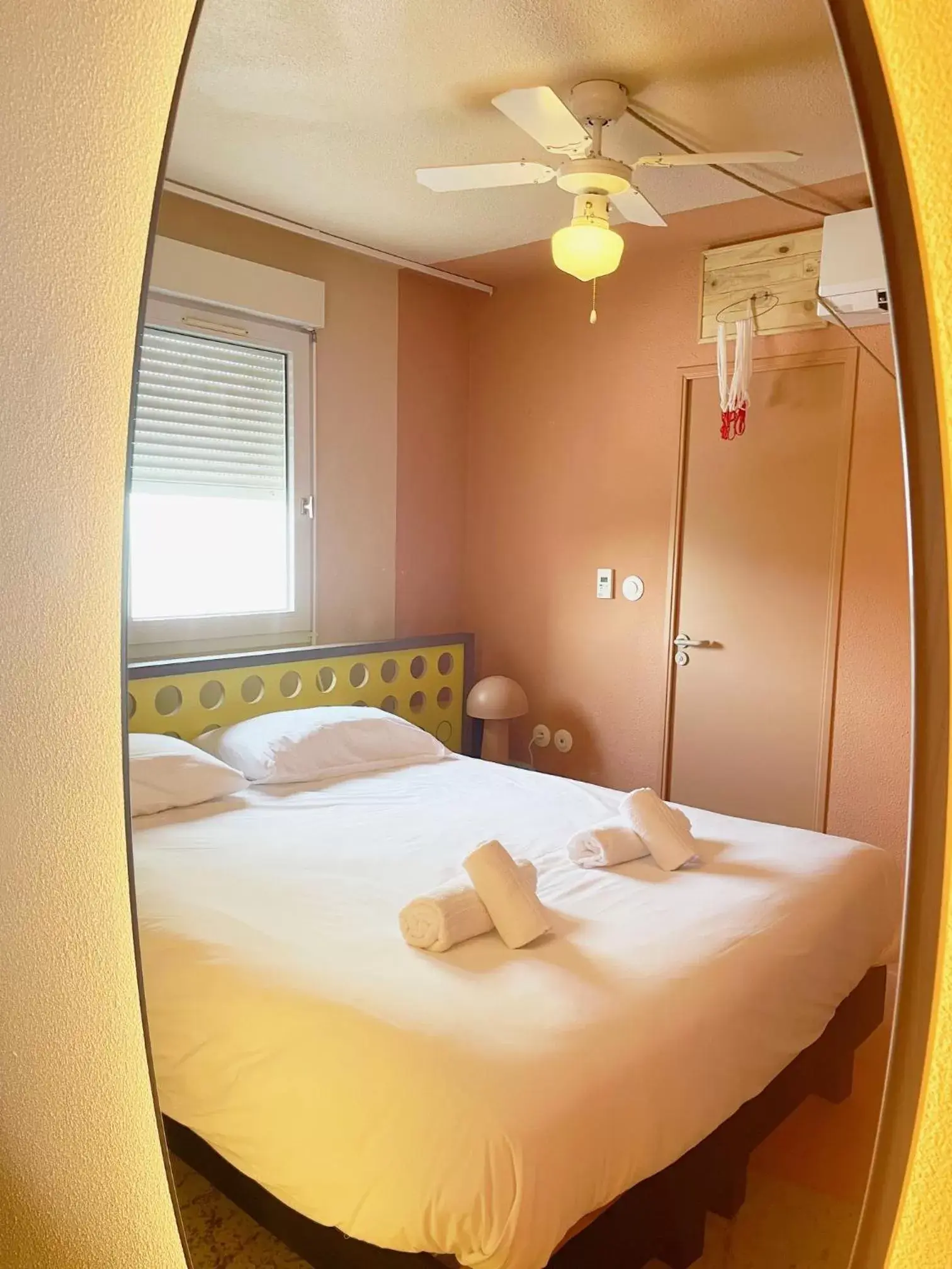 Bedroom, Bed in greet hôtel Pont du Gard - Route d'Avignon Bedroom, Bed in greet hôtel Pont du Gard - Route d'Avignon