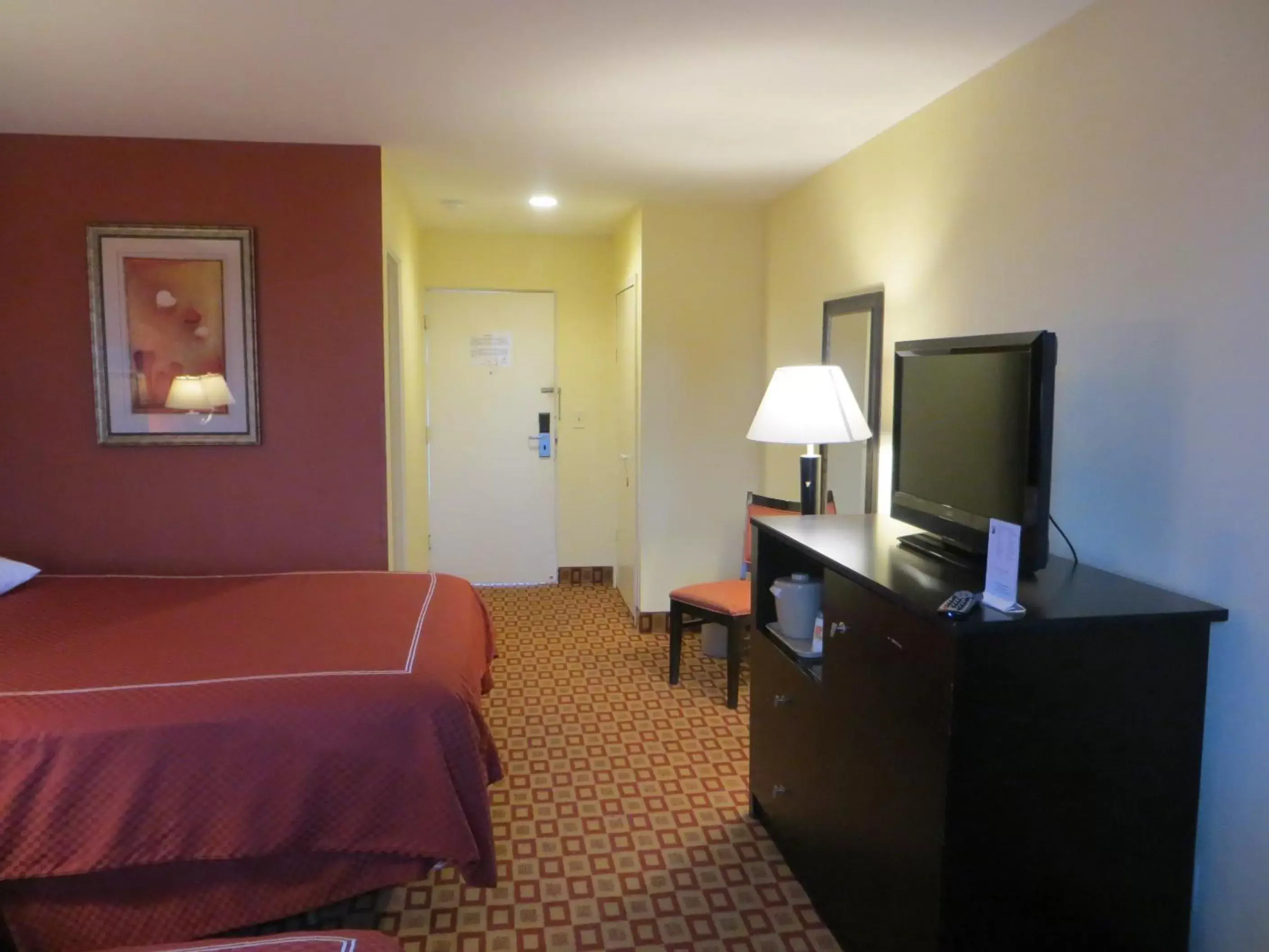 TV/Entertainment Center in Super 8 by Wyndham Chicago Northlake O'Hare South