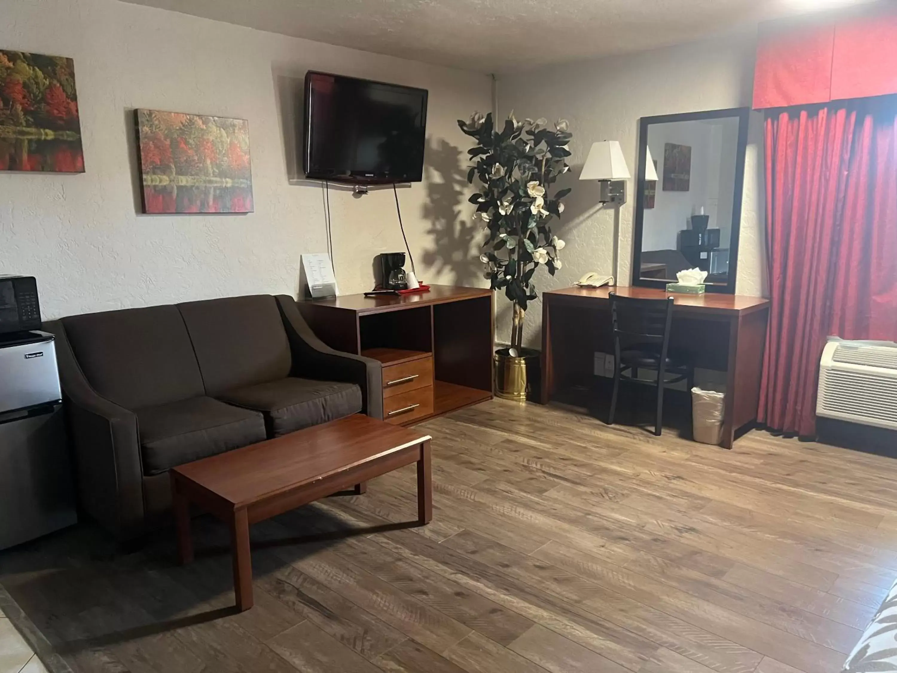 Seating Area in Red Carpet Inn Medford