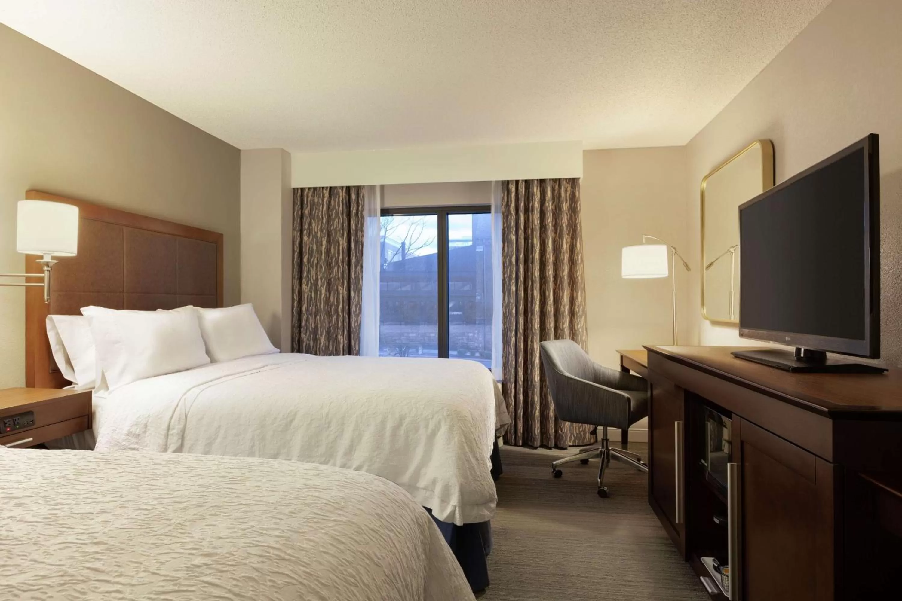 Bedroom, Bed in Hampton Inn & Suites Nashville-Downtown
