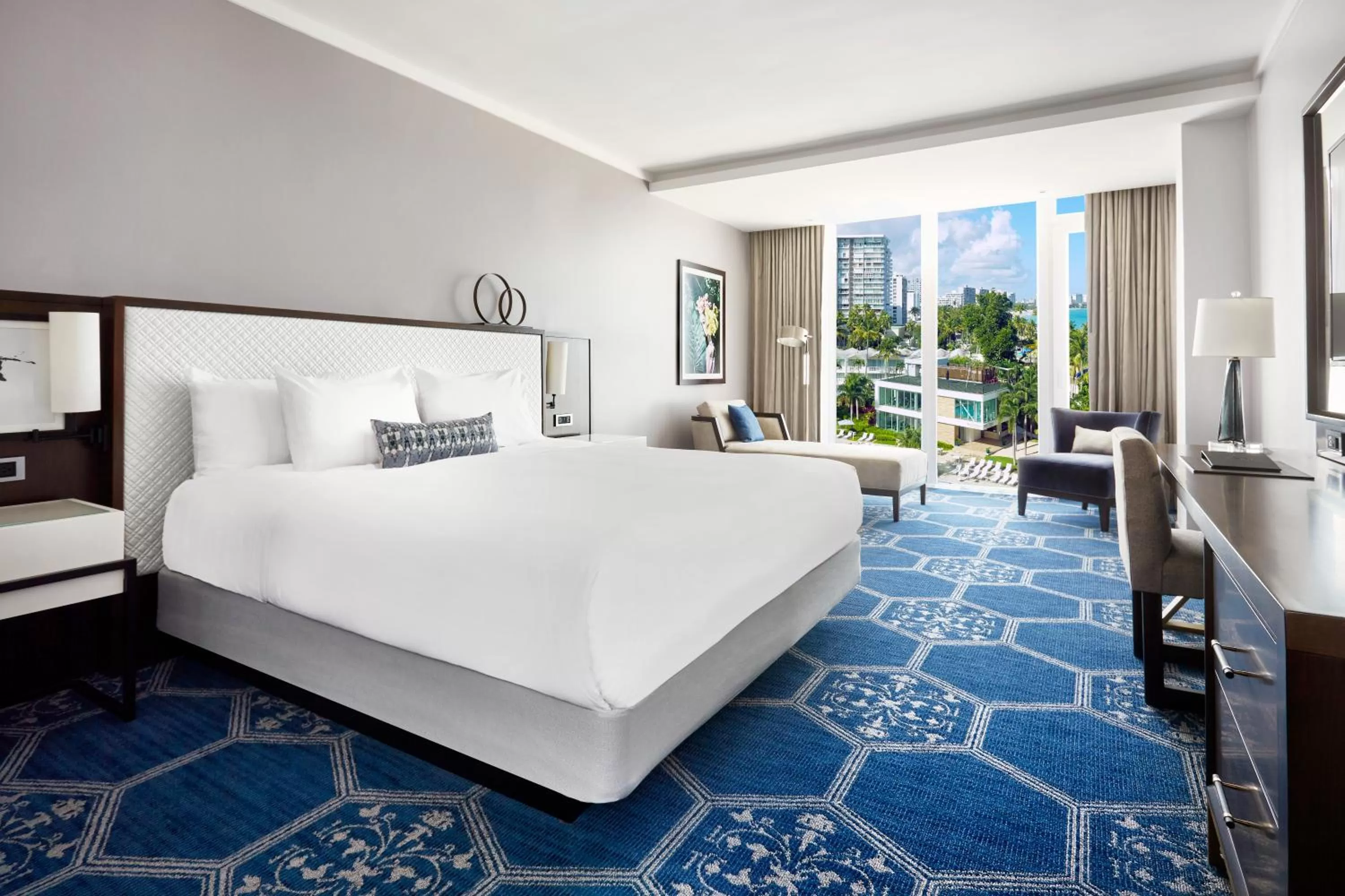 Photo of the whole room, Bed in Fairmont El San Juan Hotel