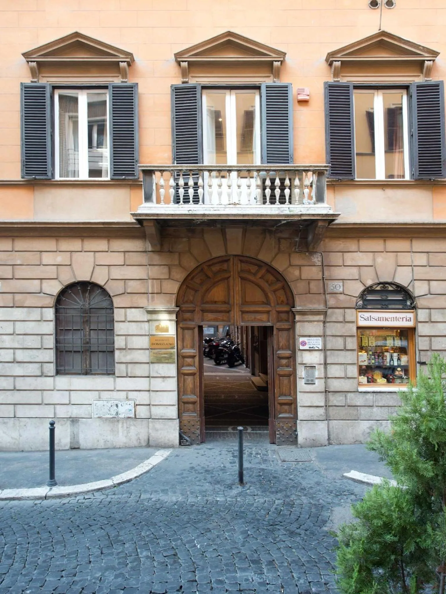 Facade/entrance in Residenza Domiziano