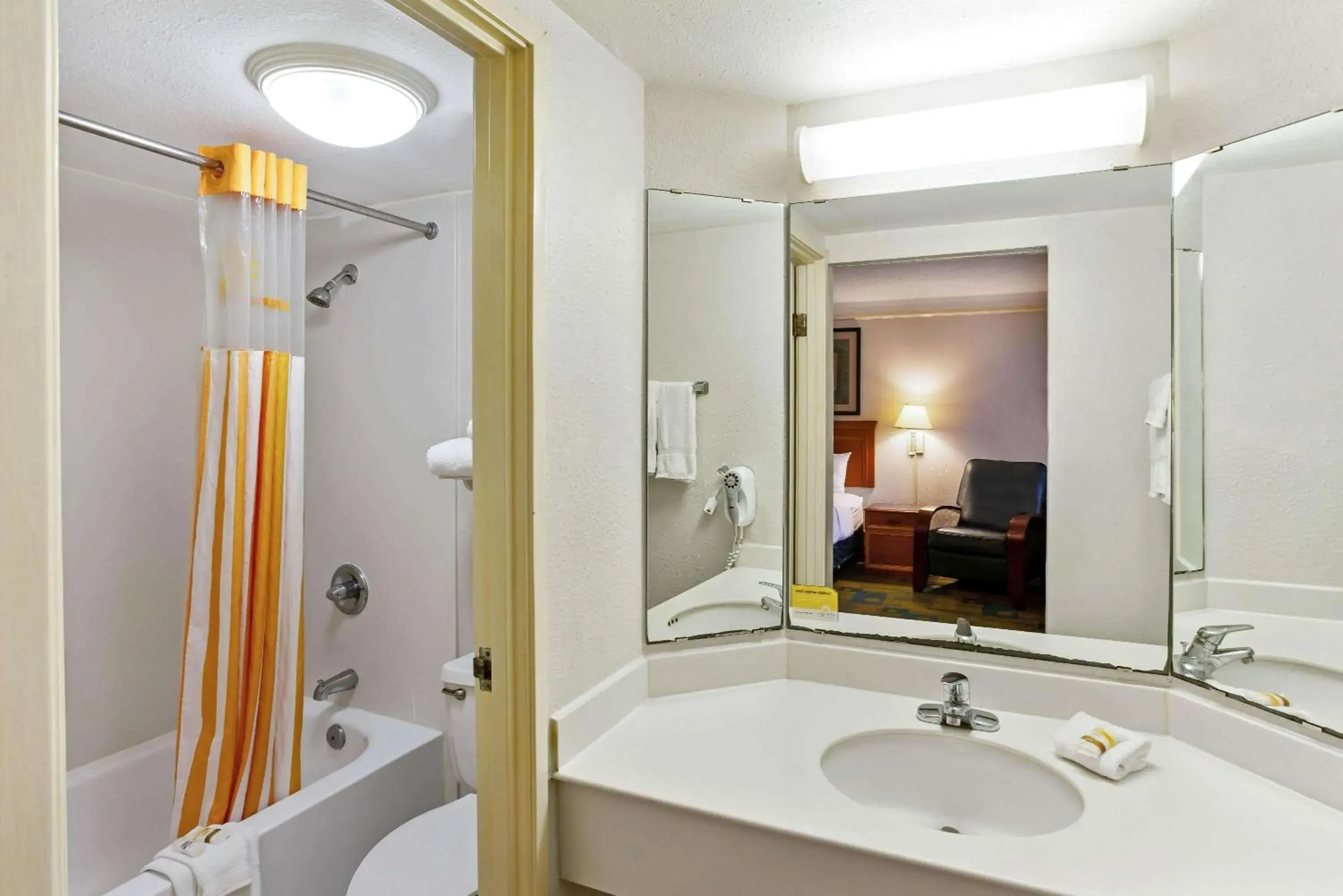 Bathroom in La Quinta Inn by Wyndham College Station