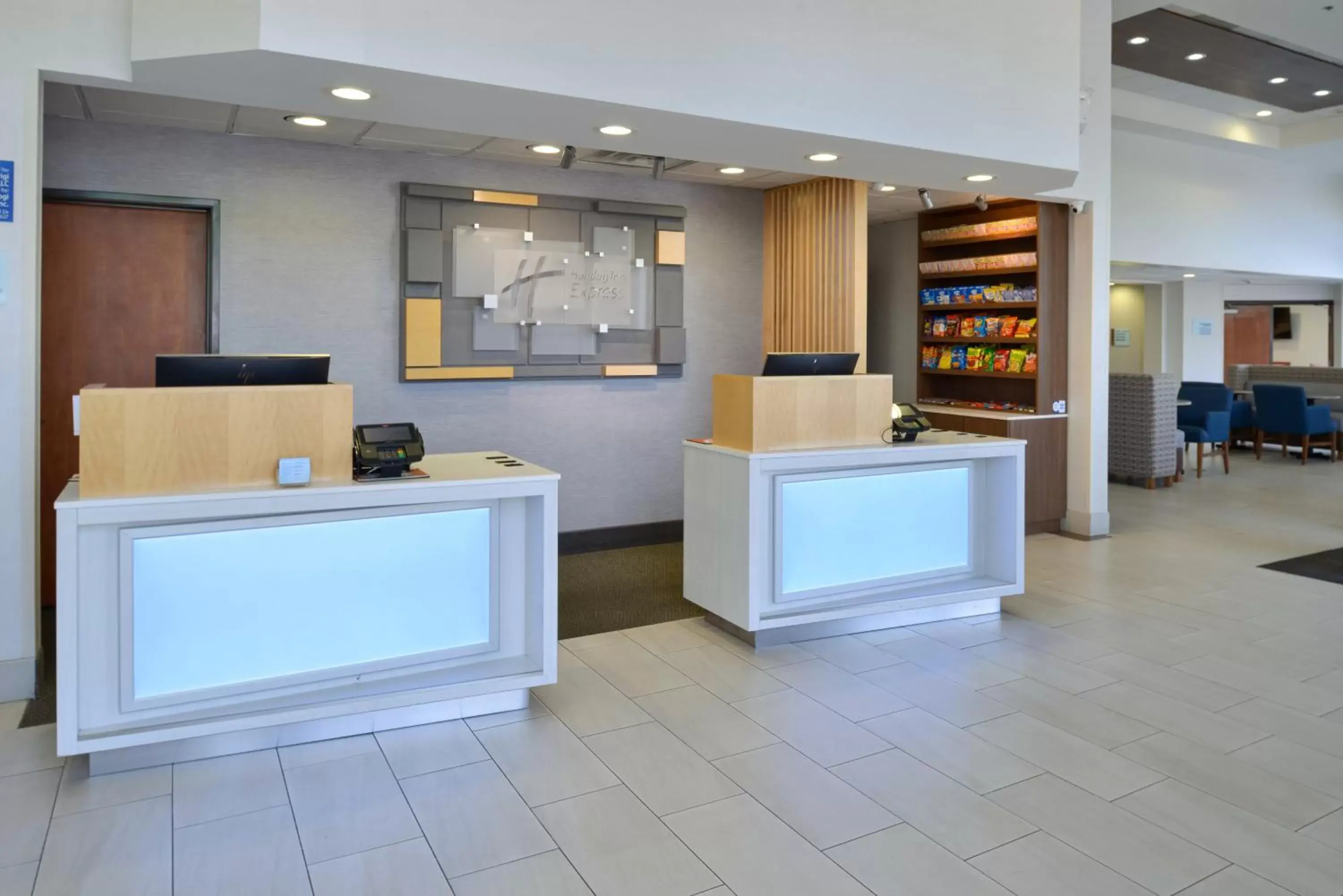 Lobby or reception, Lobby/Reception in Holiday Inn Express Madera, an IHG Hotel