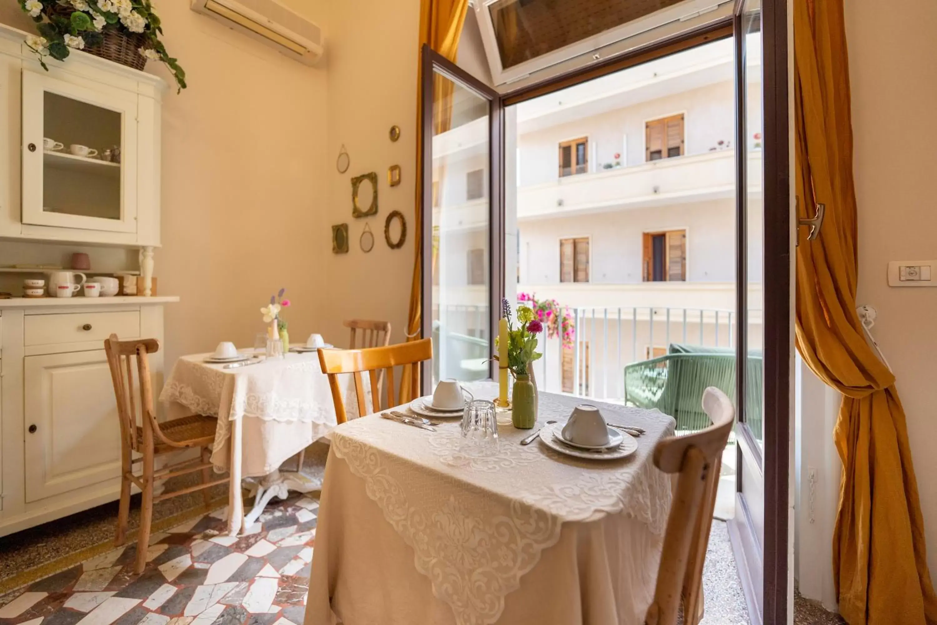 Dining area, Restaurant/Places to Eat in xenìa