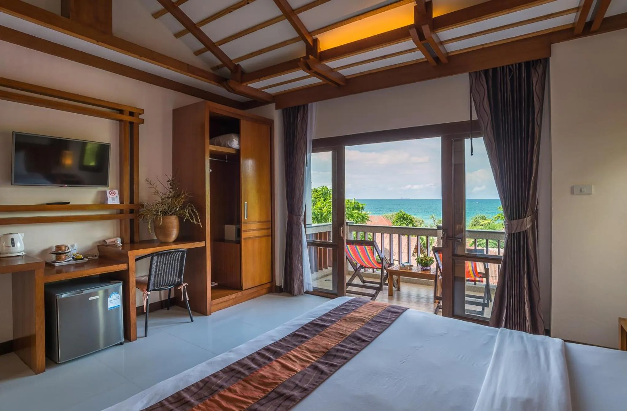 Bedroom, Bed in Lanta Miami Resort - SHA Extra Plus