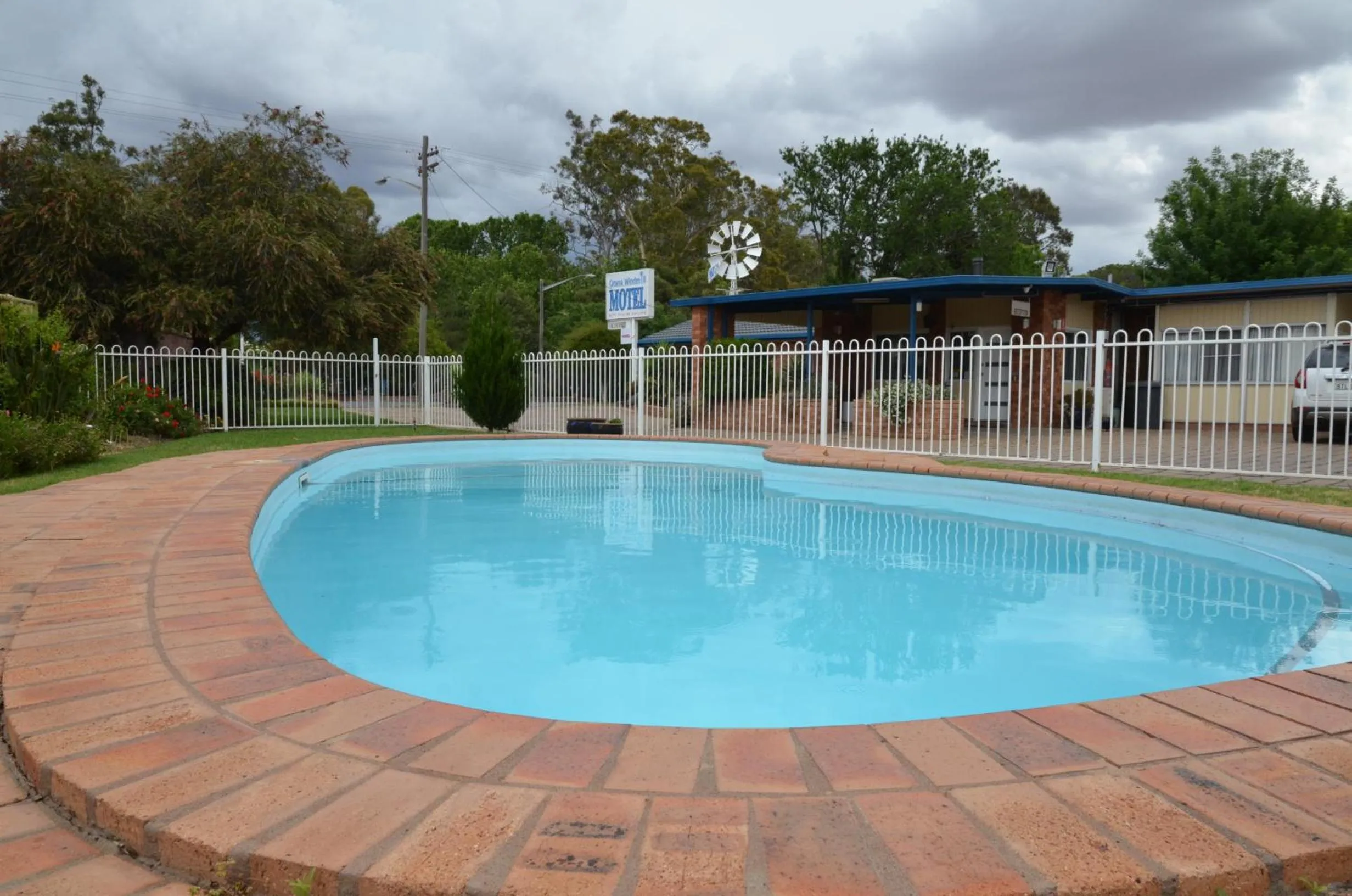 Swimming pool in Orana Windmill Motel