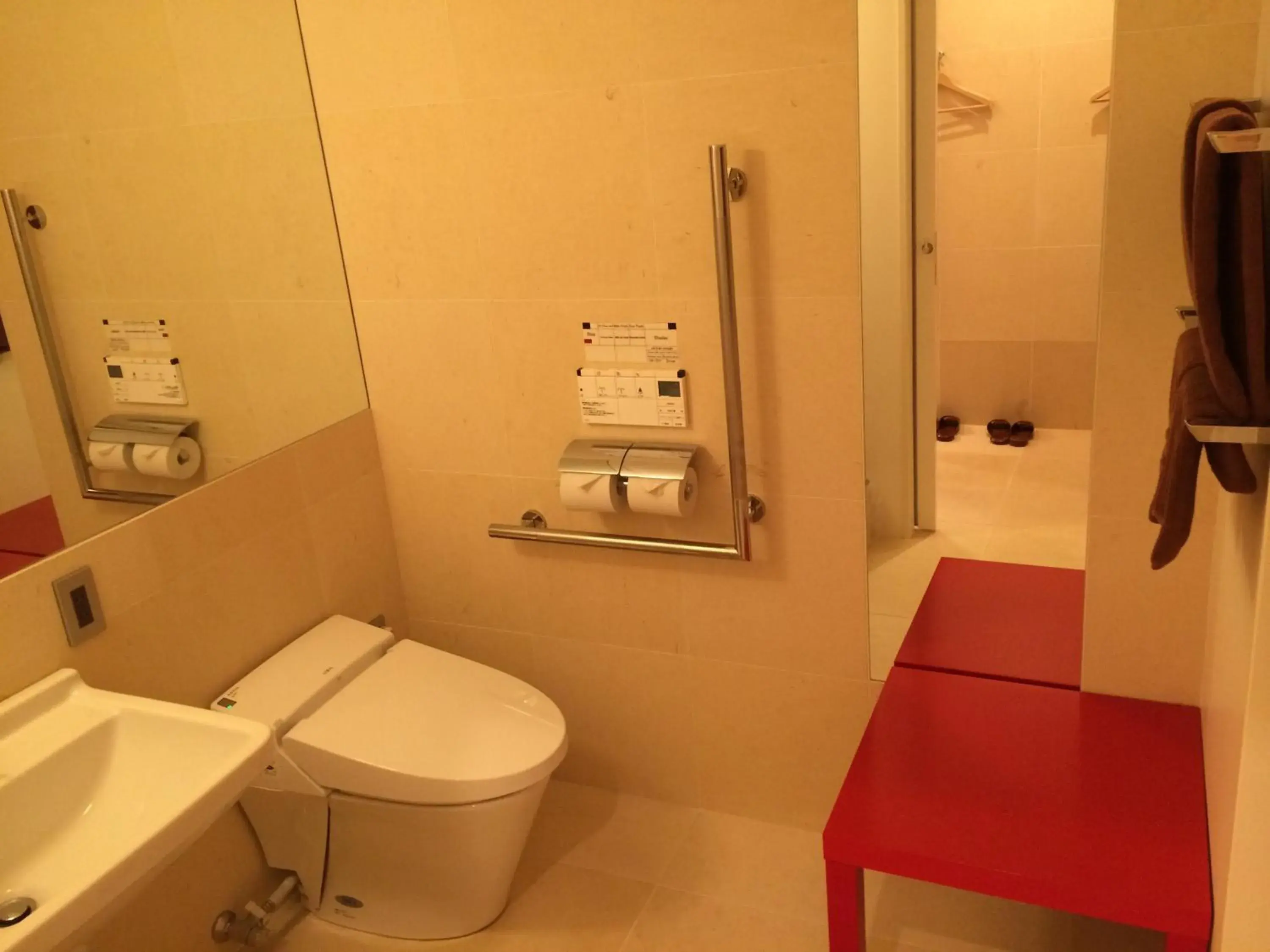 Bathroom in Kyoto Travellers Inn