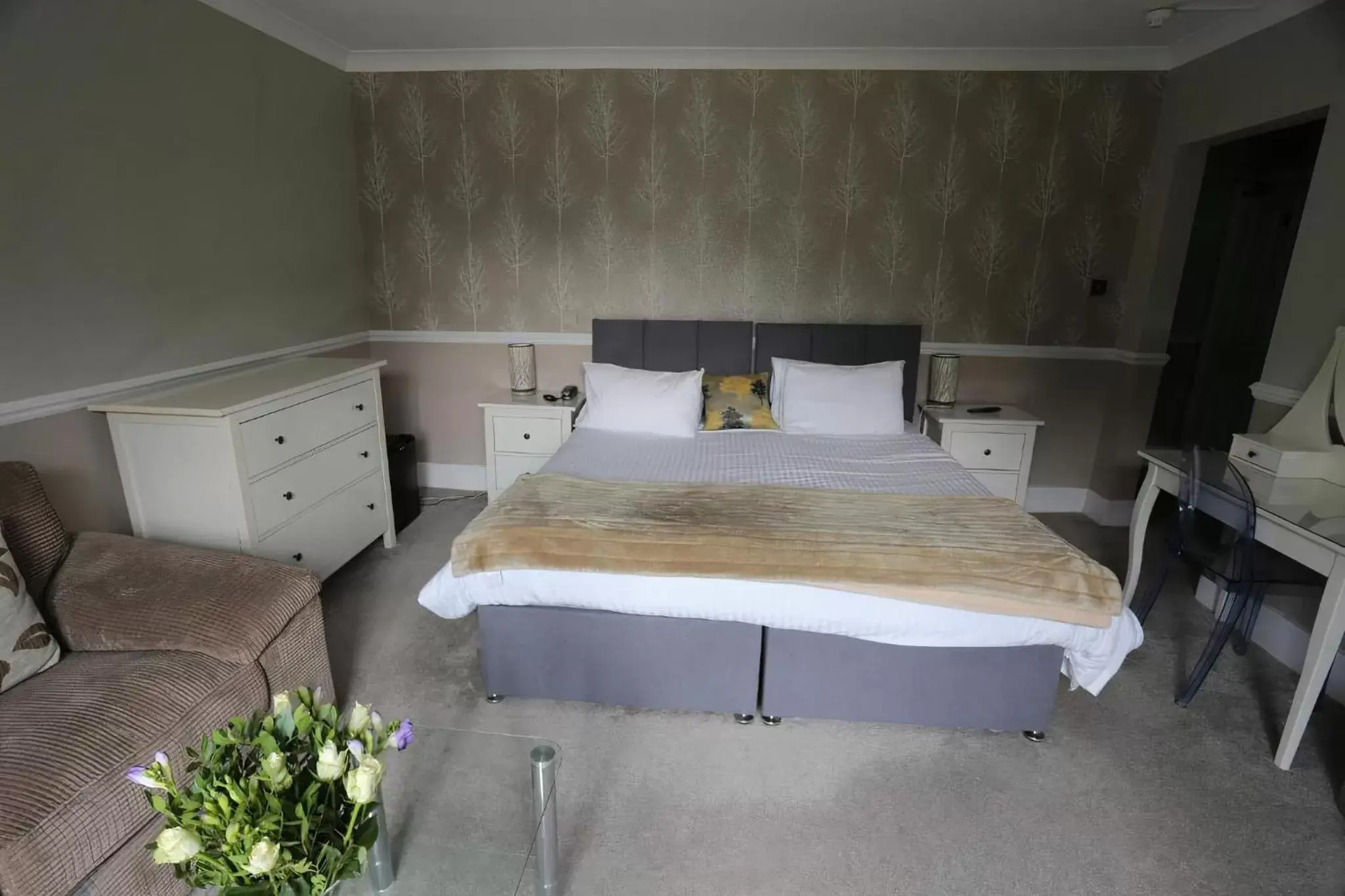 Deluxe Double Room in Ormonde House Hotel