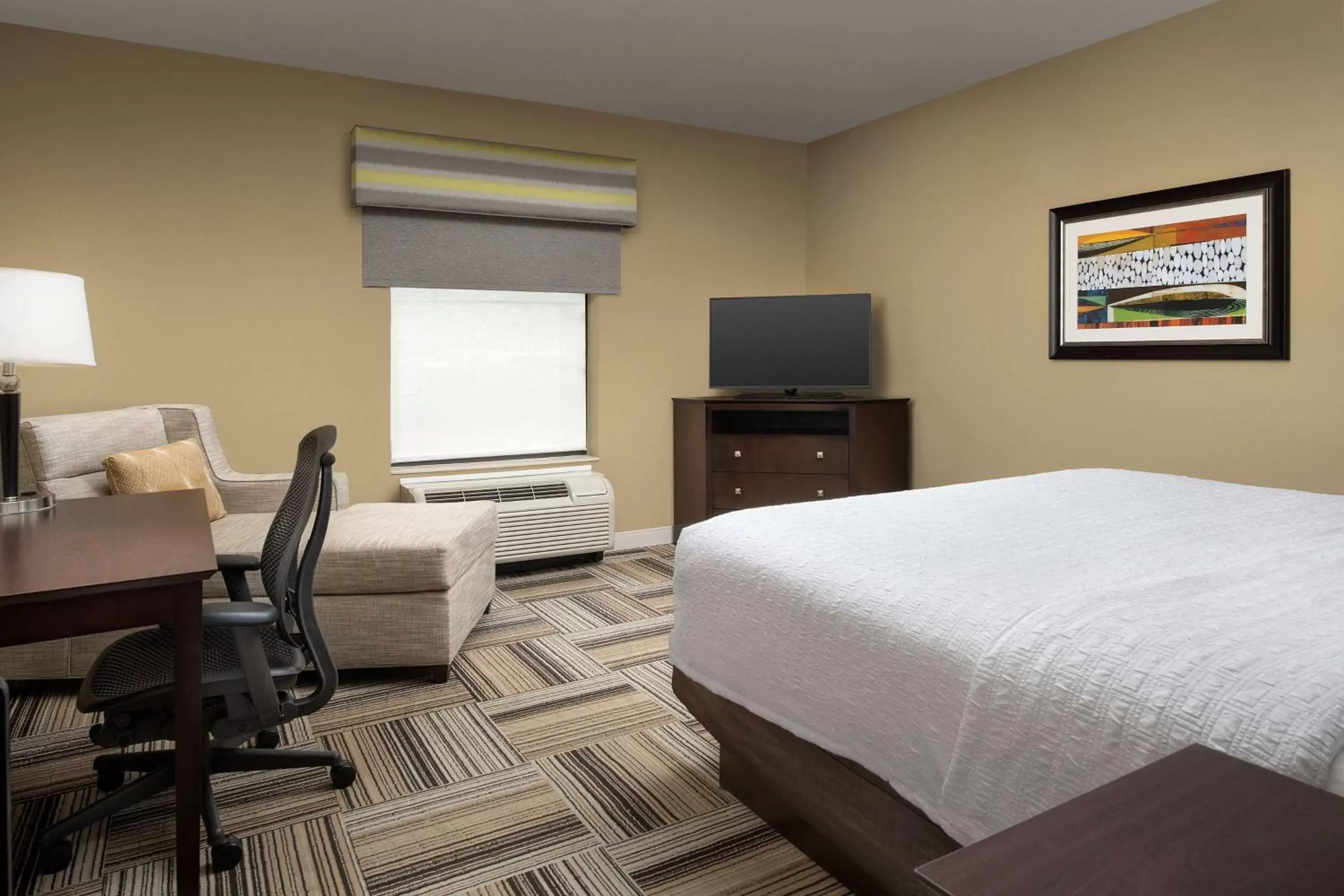 Bedroom, Bed in Hampton Inn Knoxville-East Bedroom, Bed in Hampton Inn Knoxville-East