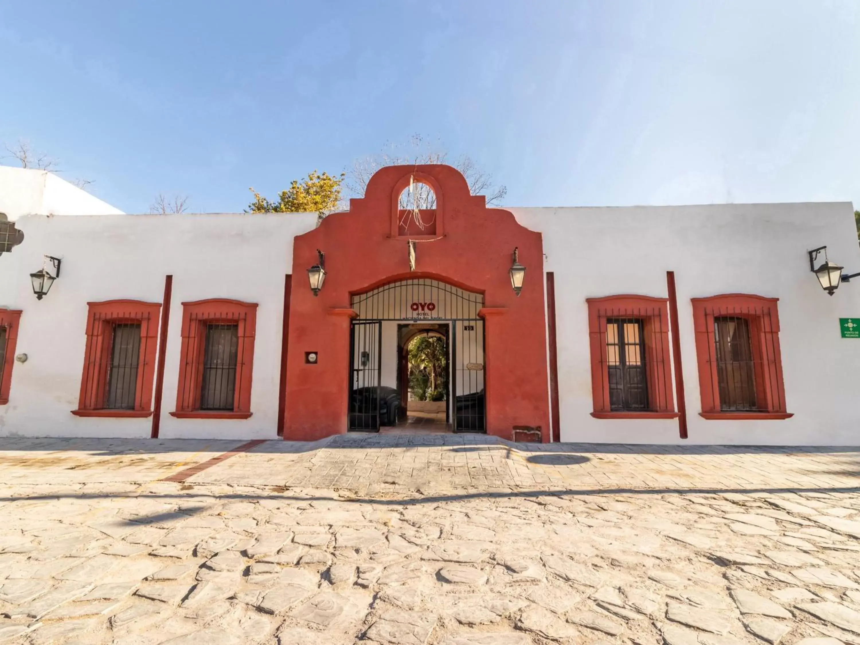 Property Building in Hacienda Del Angel