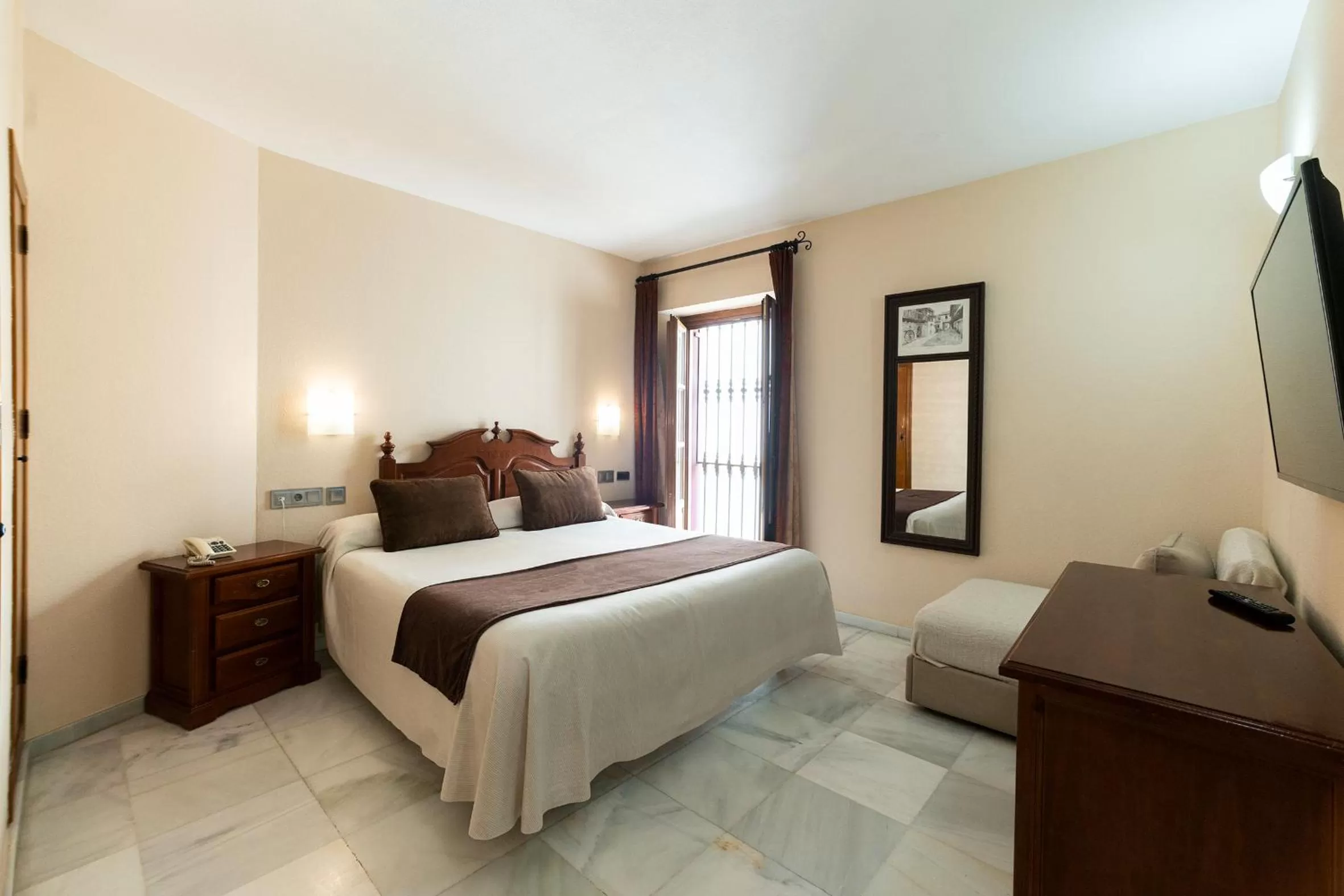 Photo of the whole room, Bed in Hotel Casa Museo de la Mezquita