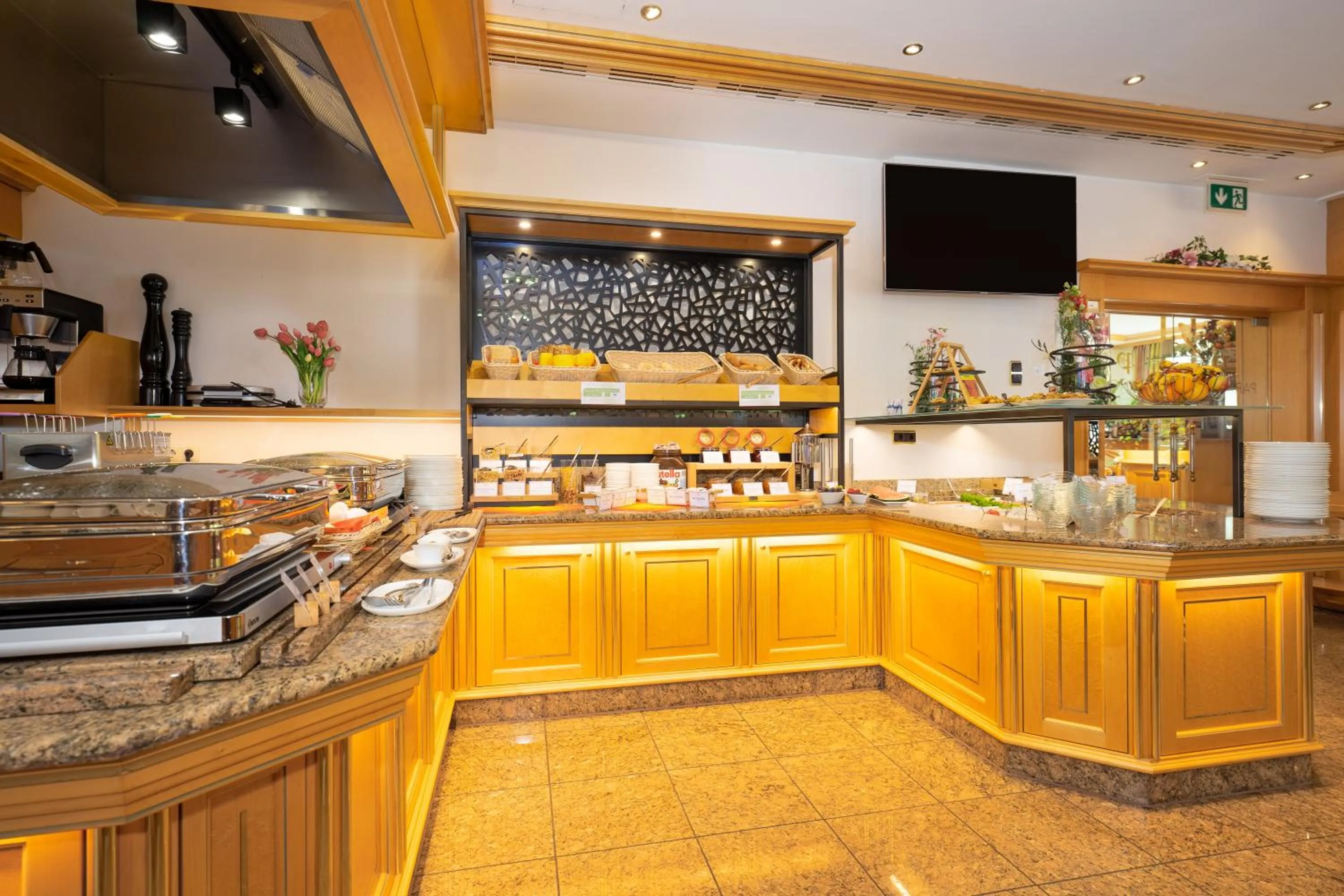 Buffet breakfast in Park Hotel Laim