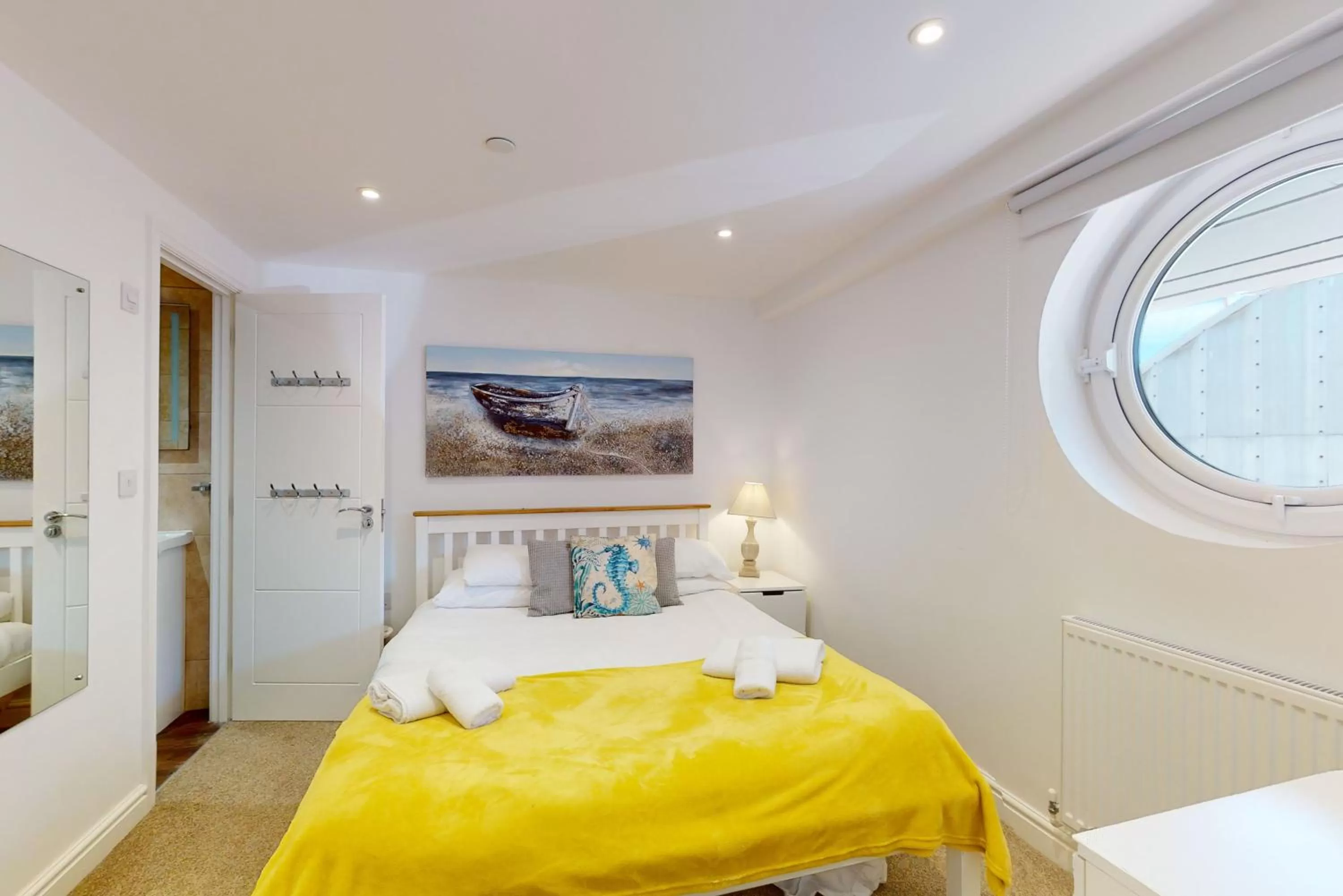 Bed in Crabbers' Wharf