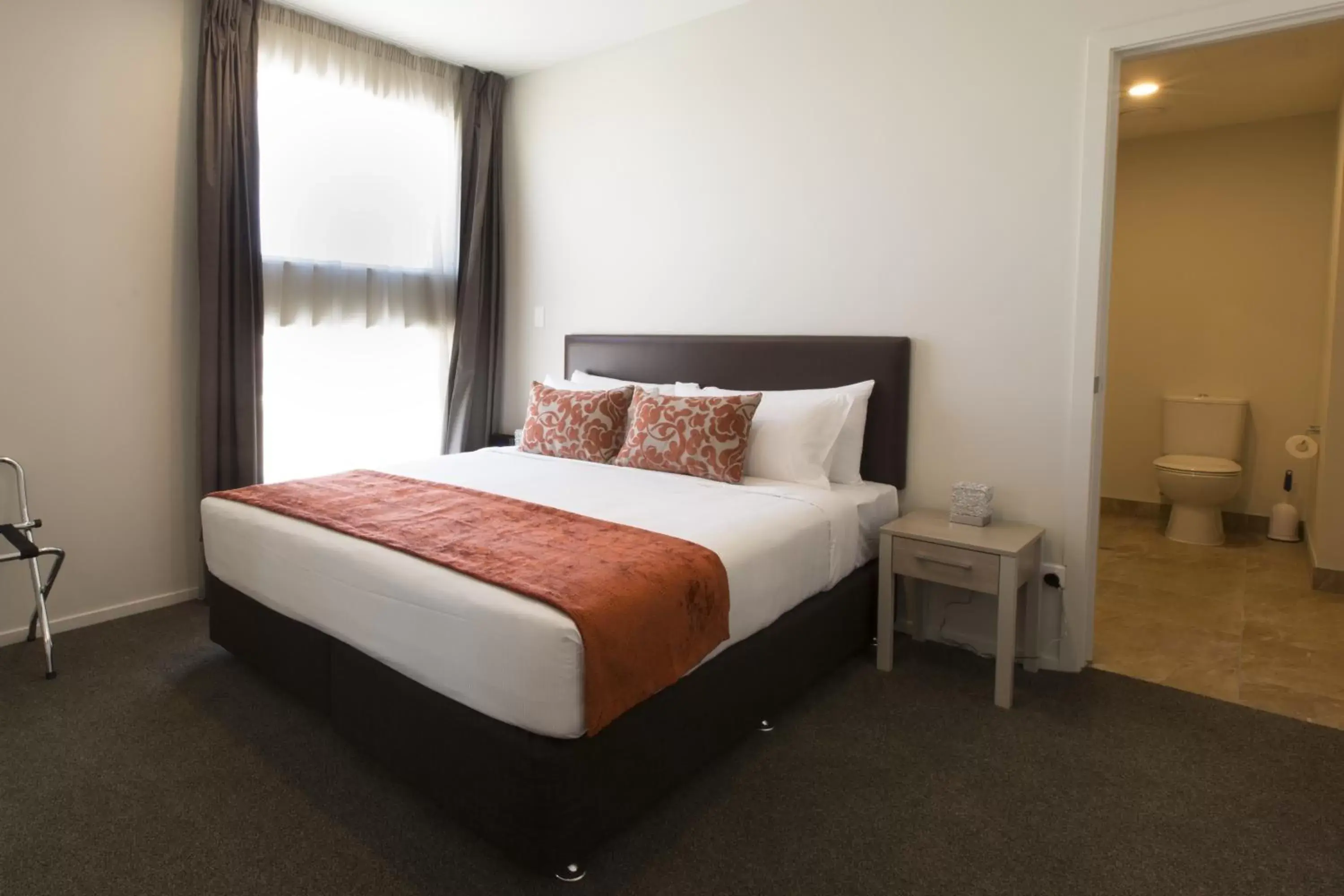 Bathroom, Bed in Ramada Suites by Wyndham Christchurch City