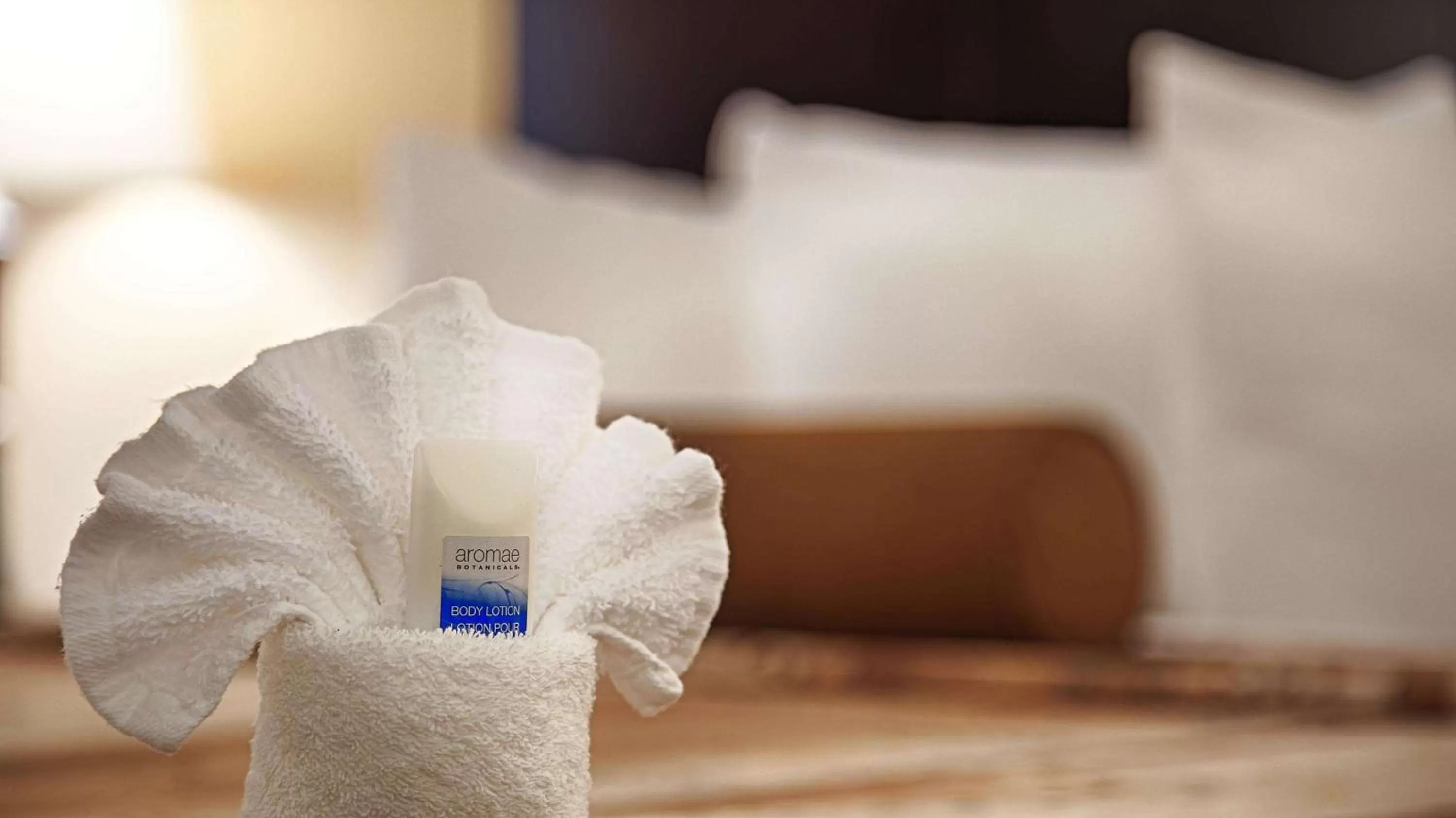 Bathroom, Bed in Best Western Plus Royal Mountain Inn & Suites