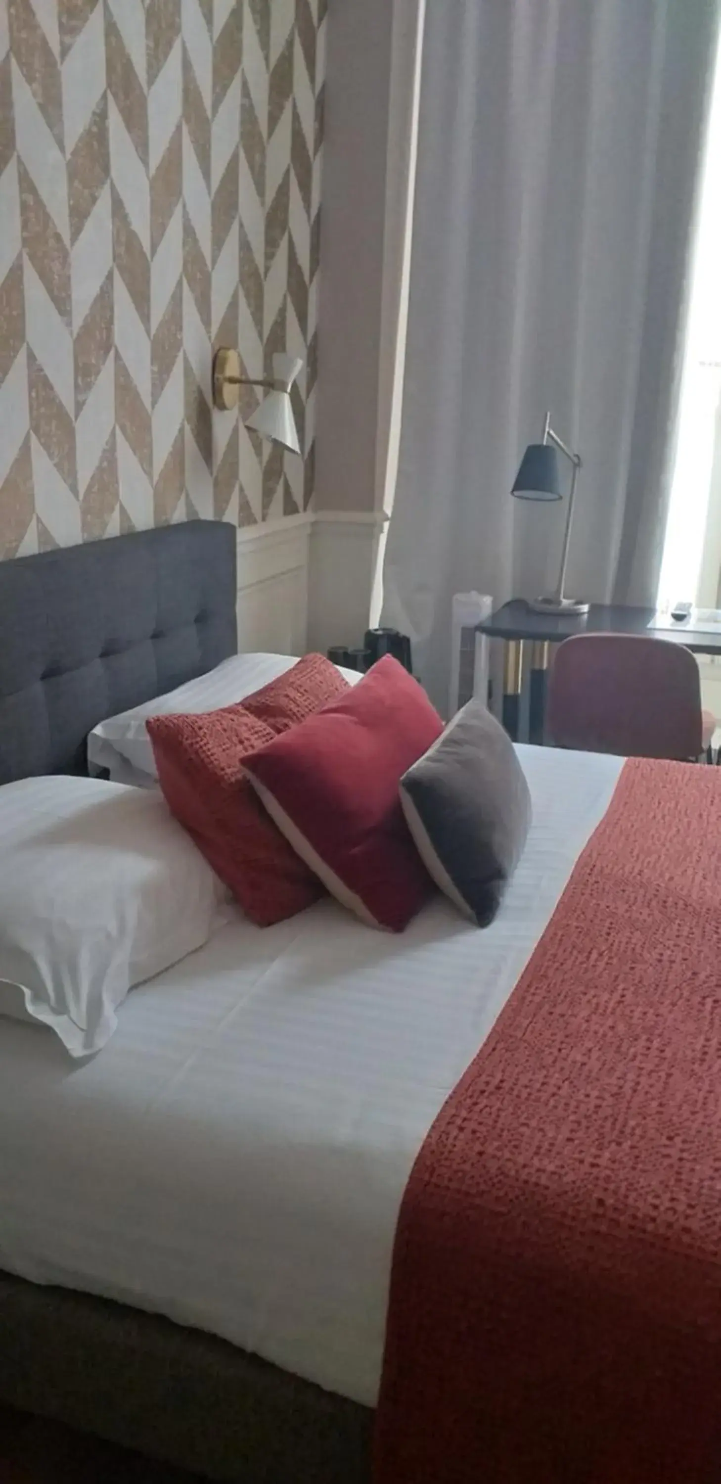 Bedroom, Bed in Hôtel Jeanne d'Arc Le Marais
