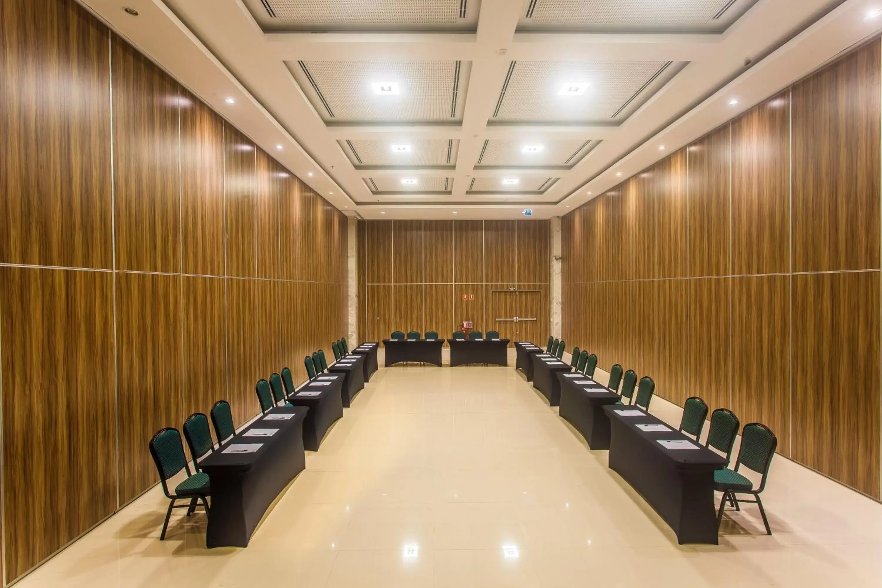 Meeting/conference room in Holiday Inn Natal, an IHG Hotel