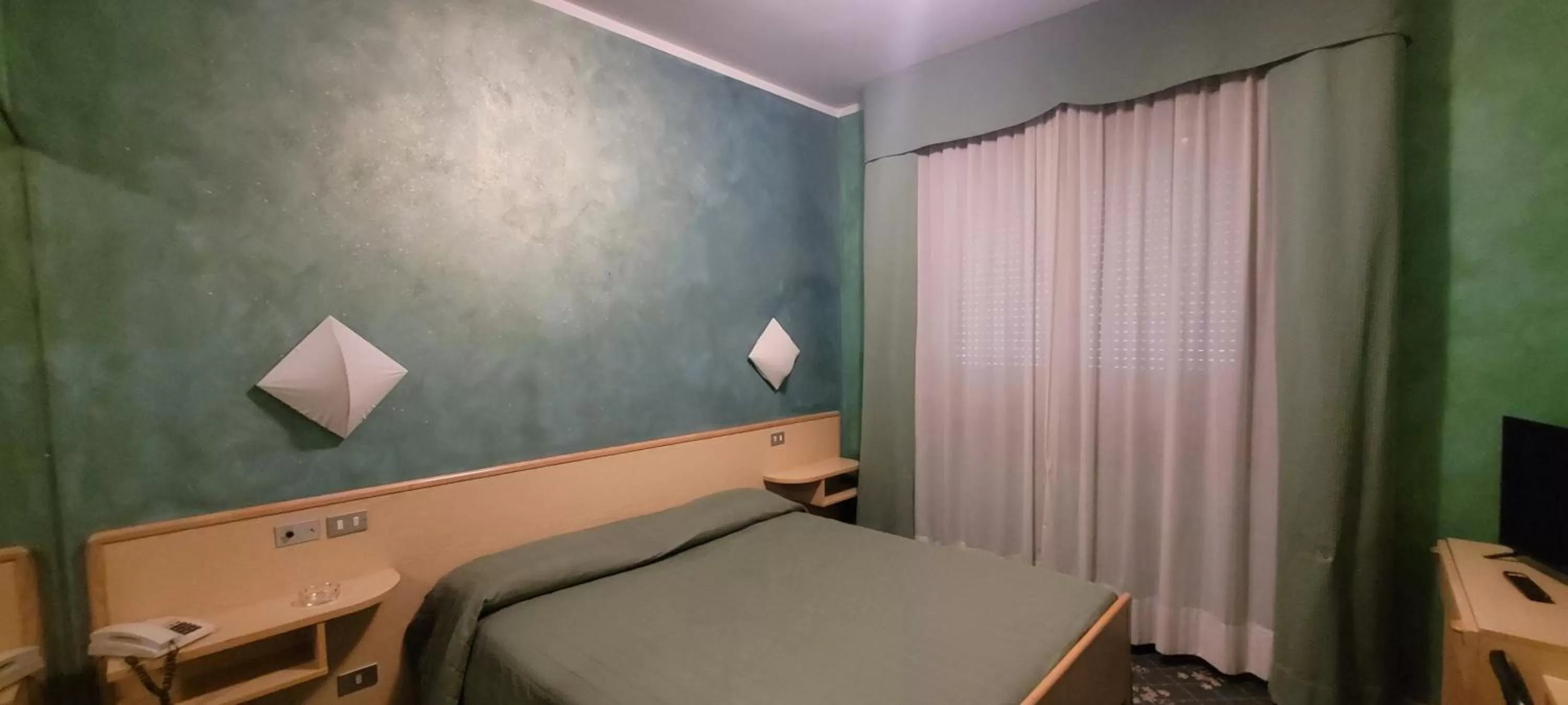 Bed in HOTEL PARADISO