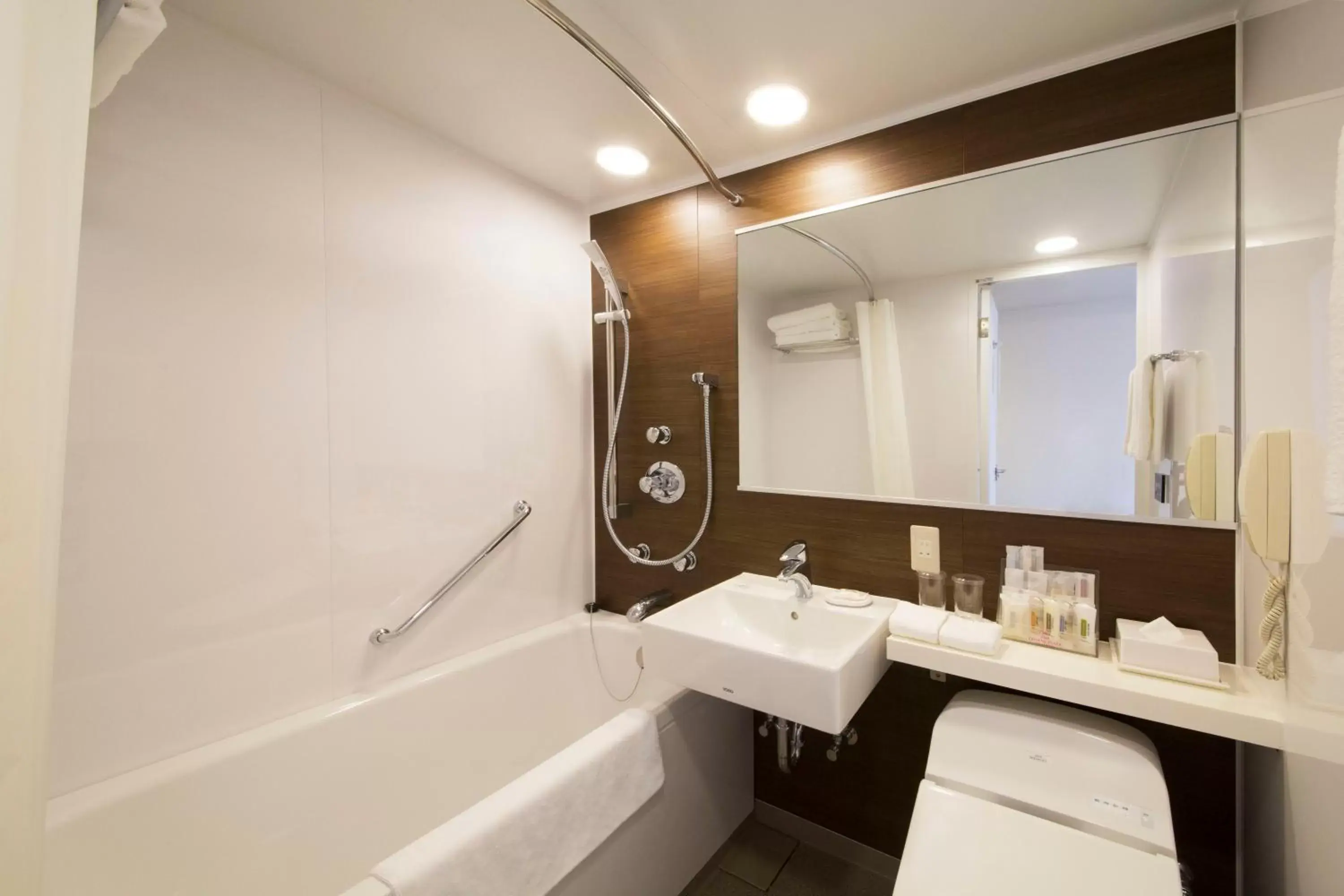 Standard Single Room - Smoking in ANA Crowne Plaza Osaka by IHG Standard Single Room - Smoking in ANA Crowne Plaza Osaka by IHG