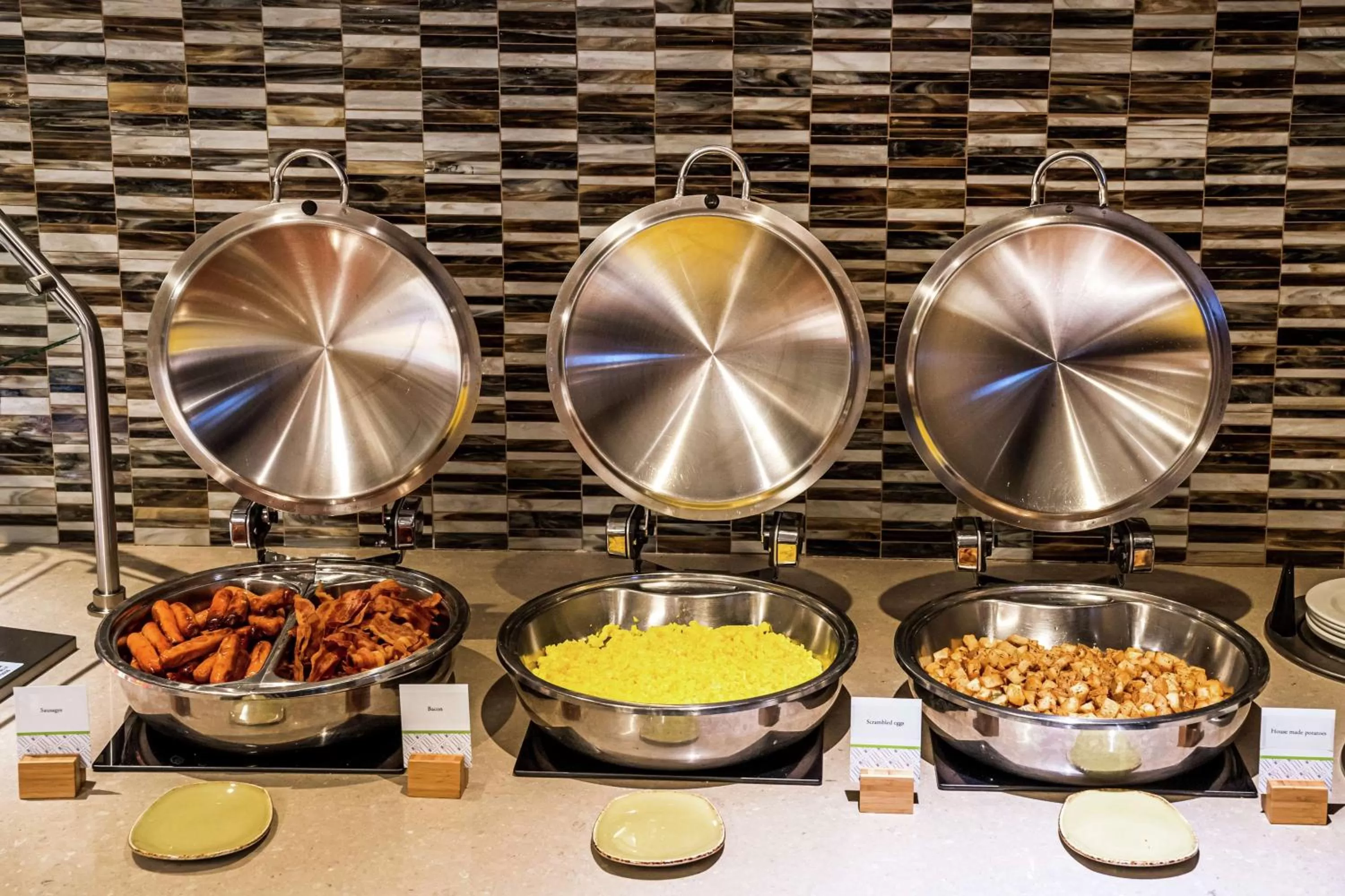 Restaurant/places to eat in DoubleTree by Hilton Kitchener