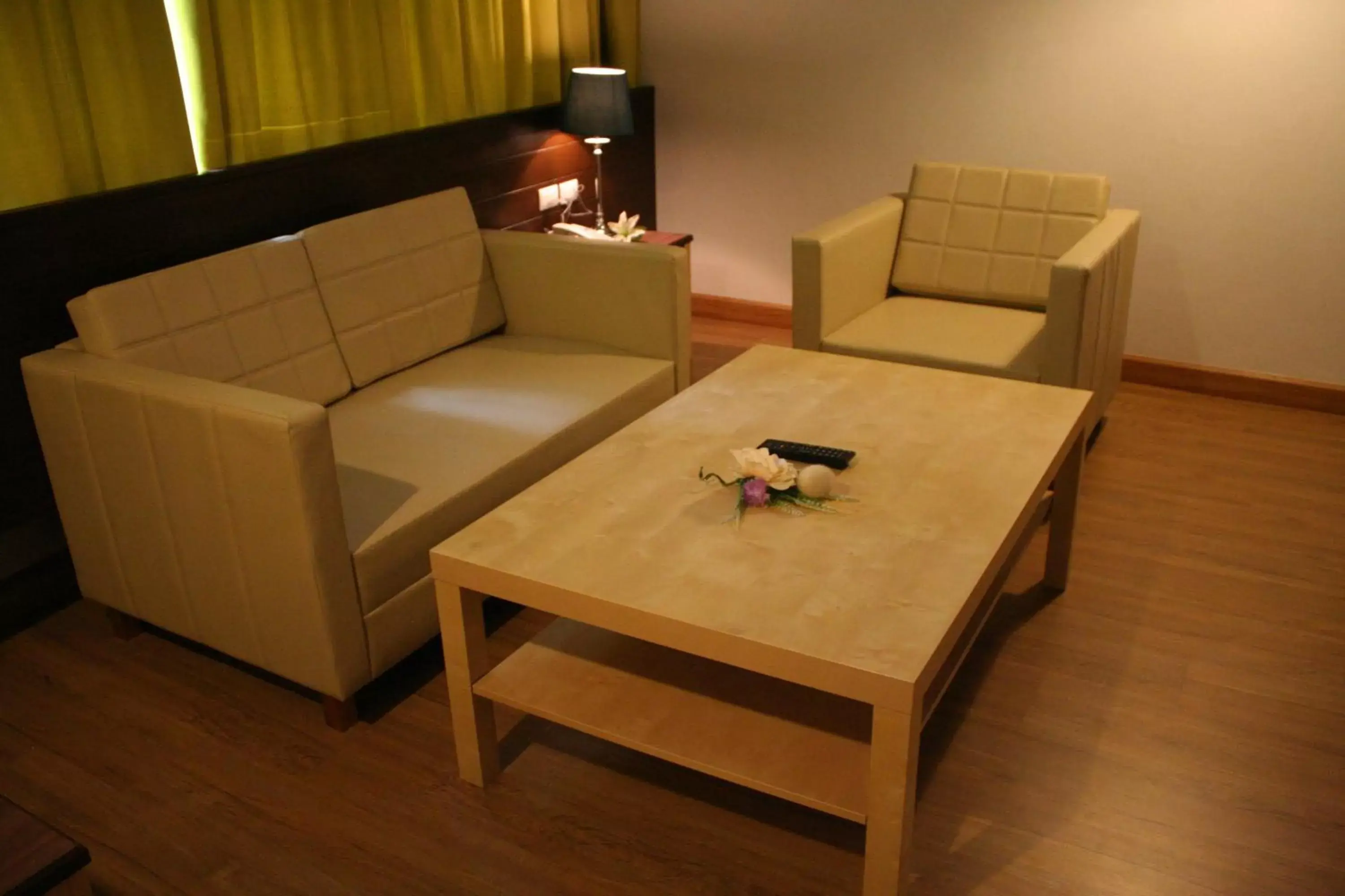 Photo of the whole room, Seating Area in Aloha Hatyai Hotel