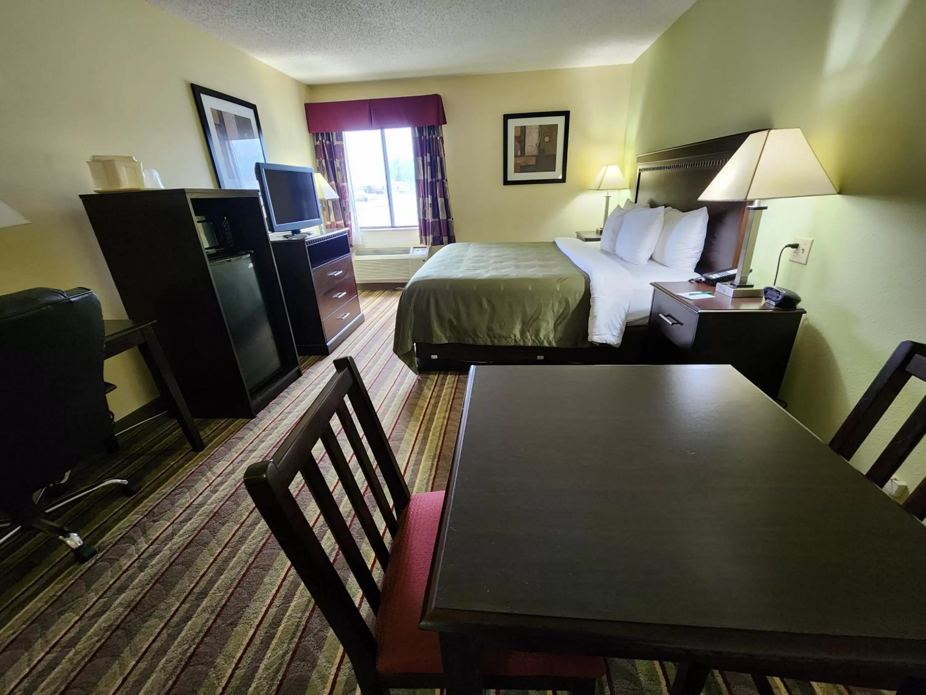 Bed in Quality Inn Wheelersburg