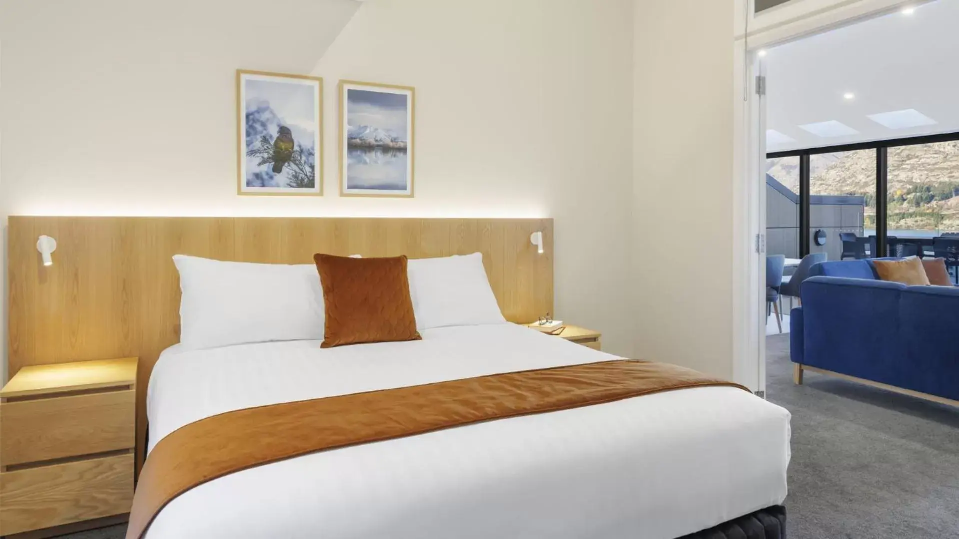 Bed in Oaks Queenstown Shores Resort