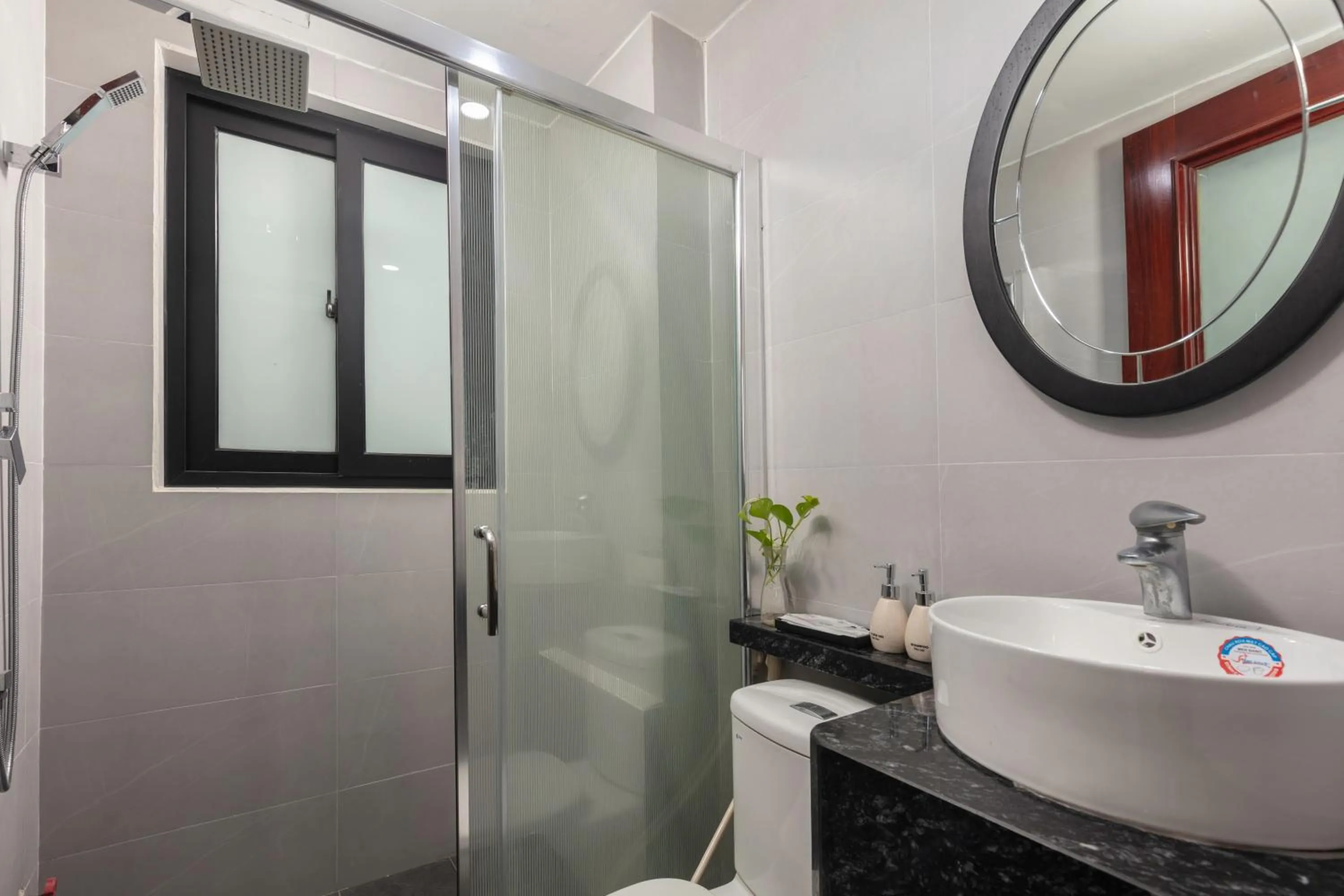 Bathroom in Queen Light Hotel - Ha Noi Old Quater