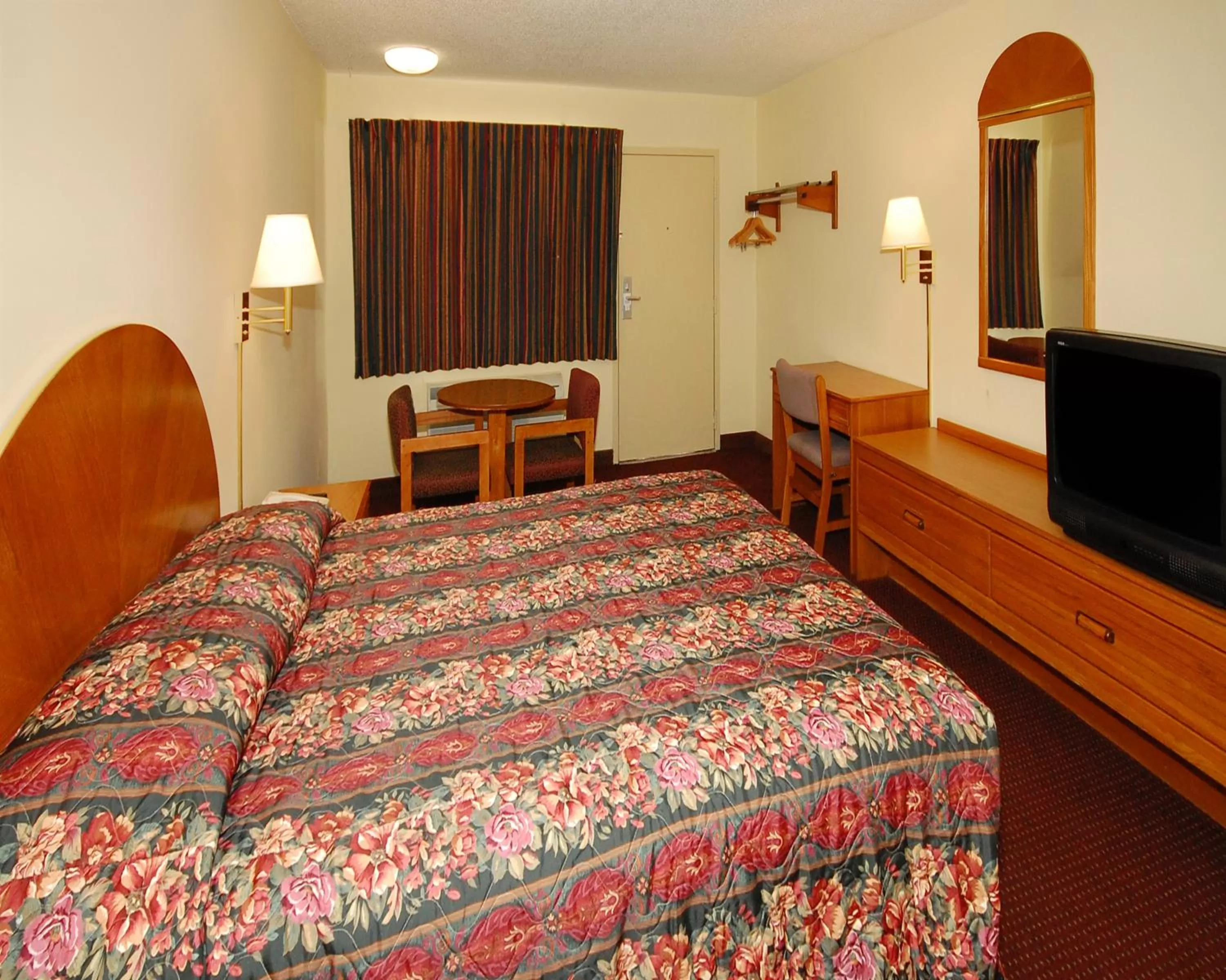 King Room - Smoking  in Econo Lodge Goldsboro Hwy 70