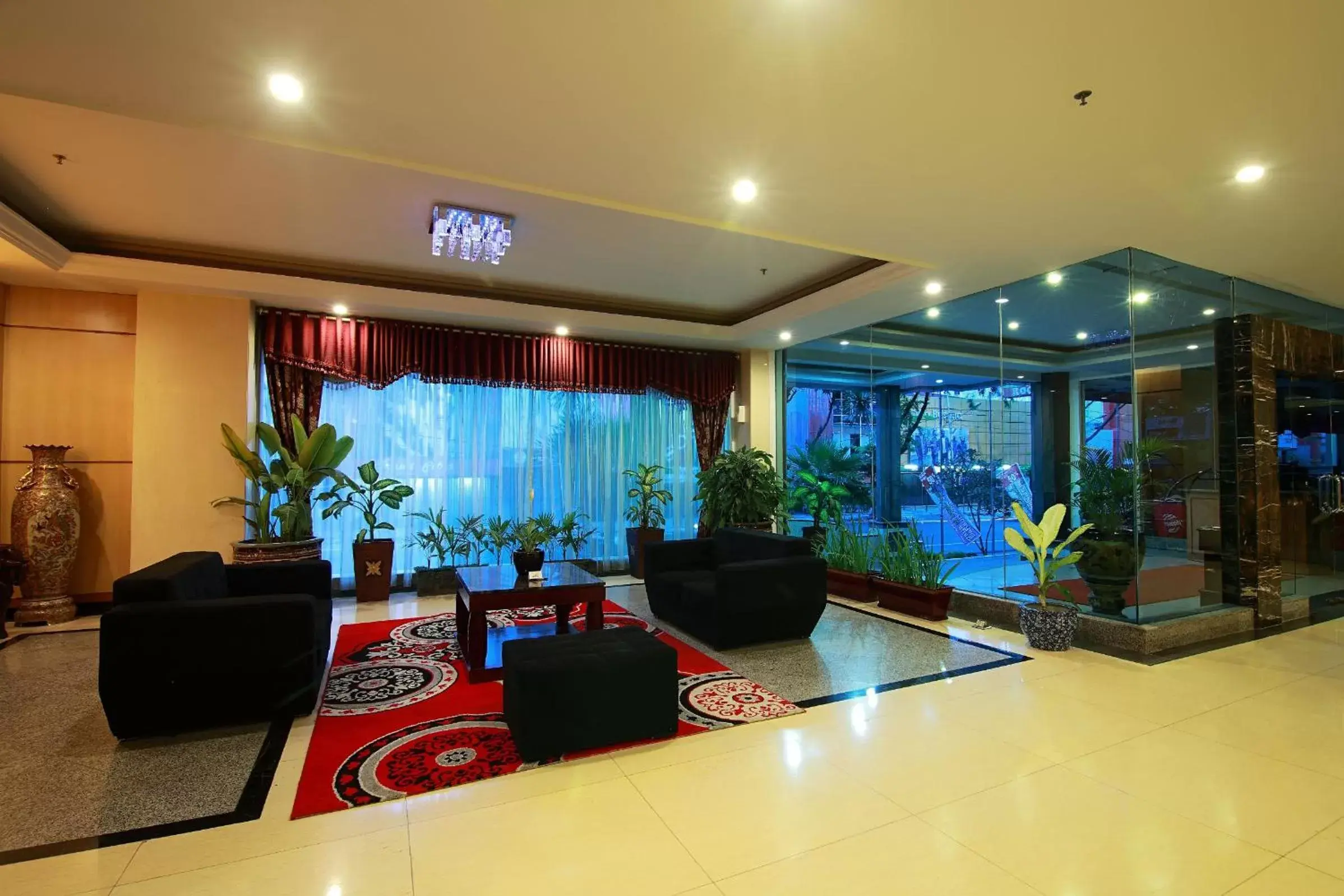 Lobby or reception, Lounge/Bar in Rocky Plaza Hotel Padang
