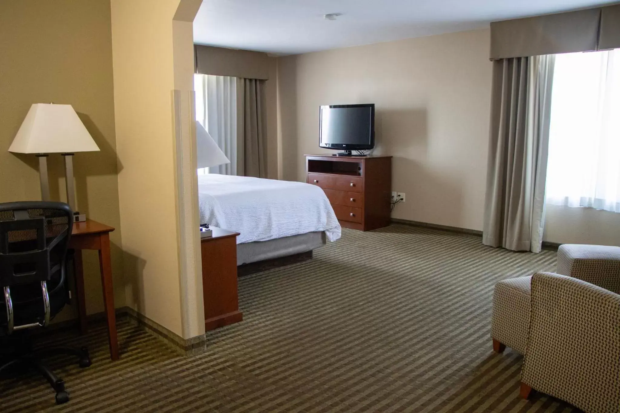 Photo of the whole room, TV/Entertainment Center in Holiday Inn Express Walla Walla, an IHG Hotel