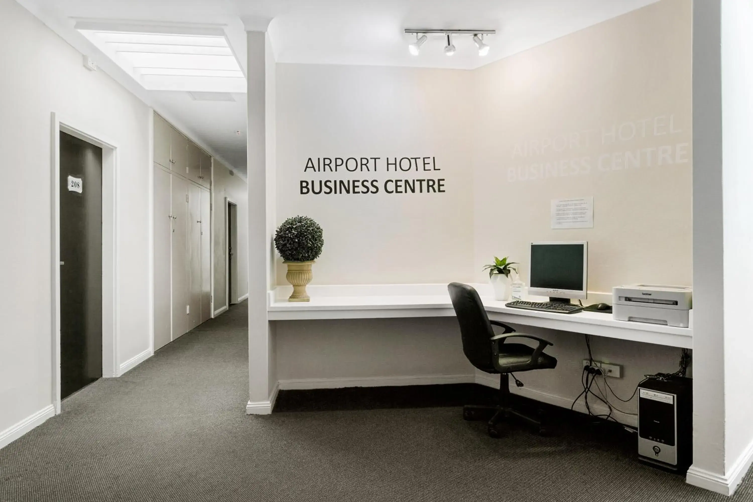Lobby or reception in Airport Hotel Sydney
