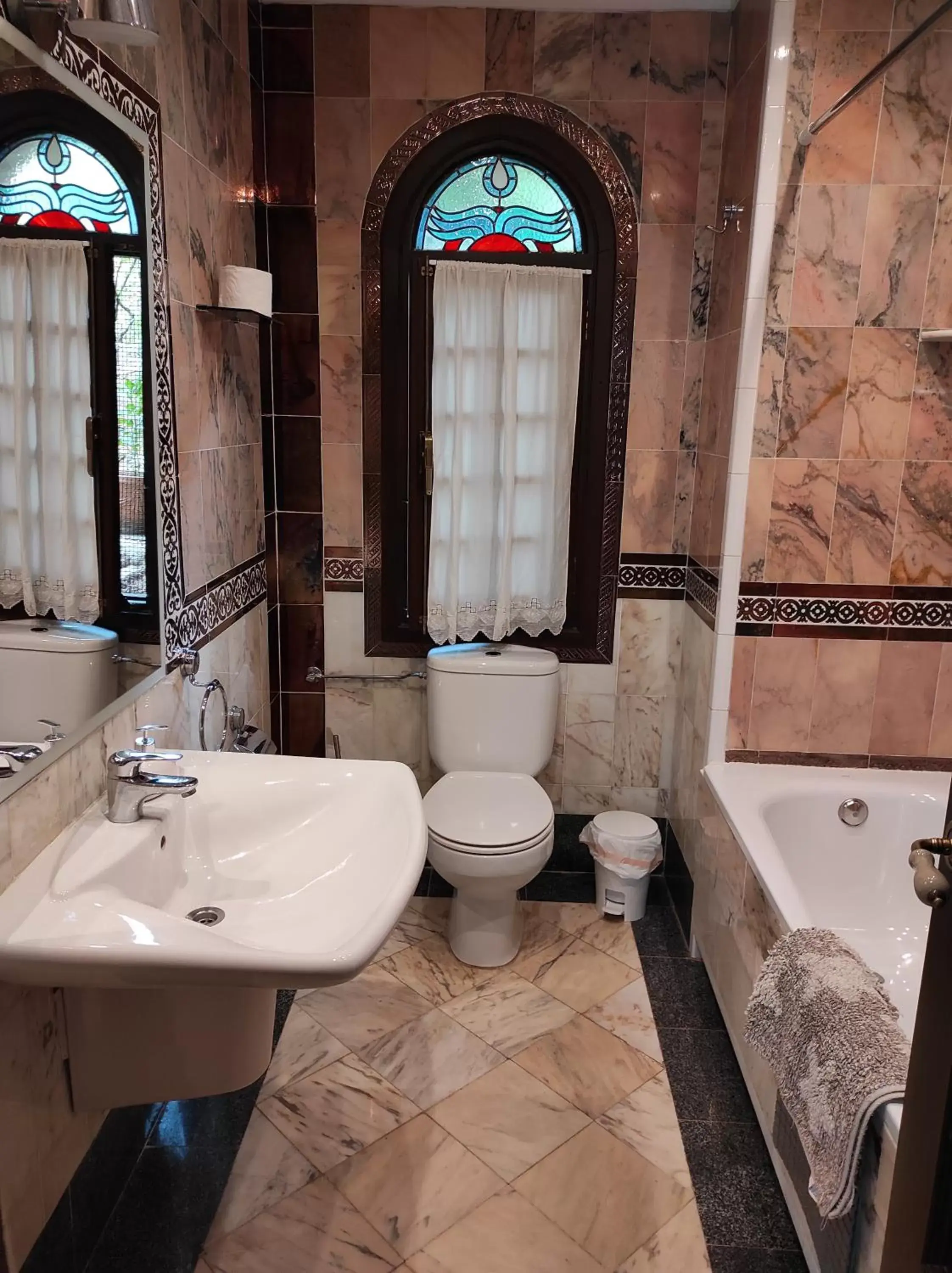 Bathroom in Apartamentos Gaudi Style