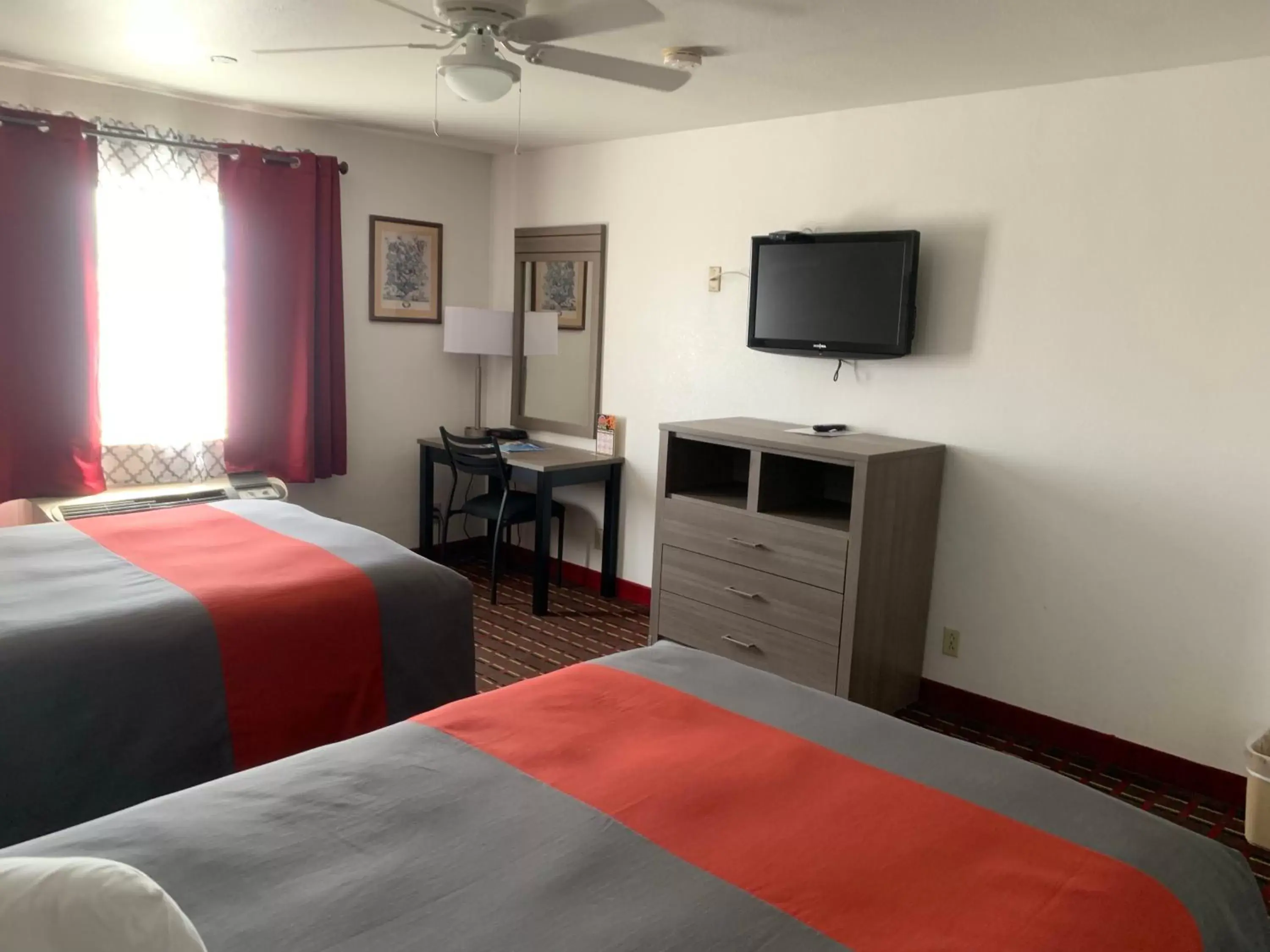 Photo of the whole room, Bed in Guest House Inn Medical District near Texas Tech Univ