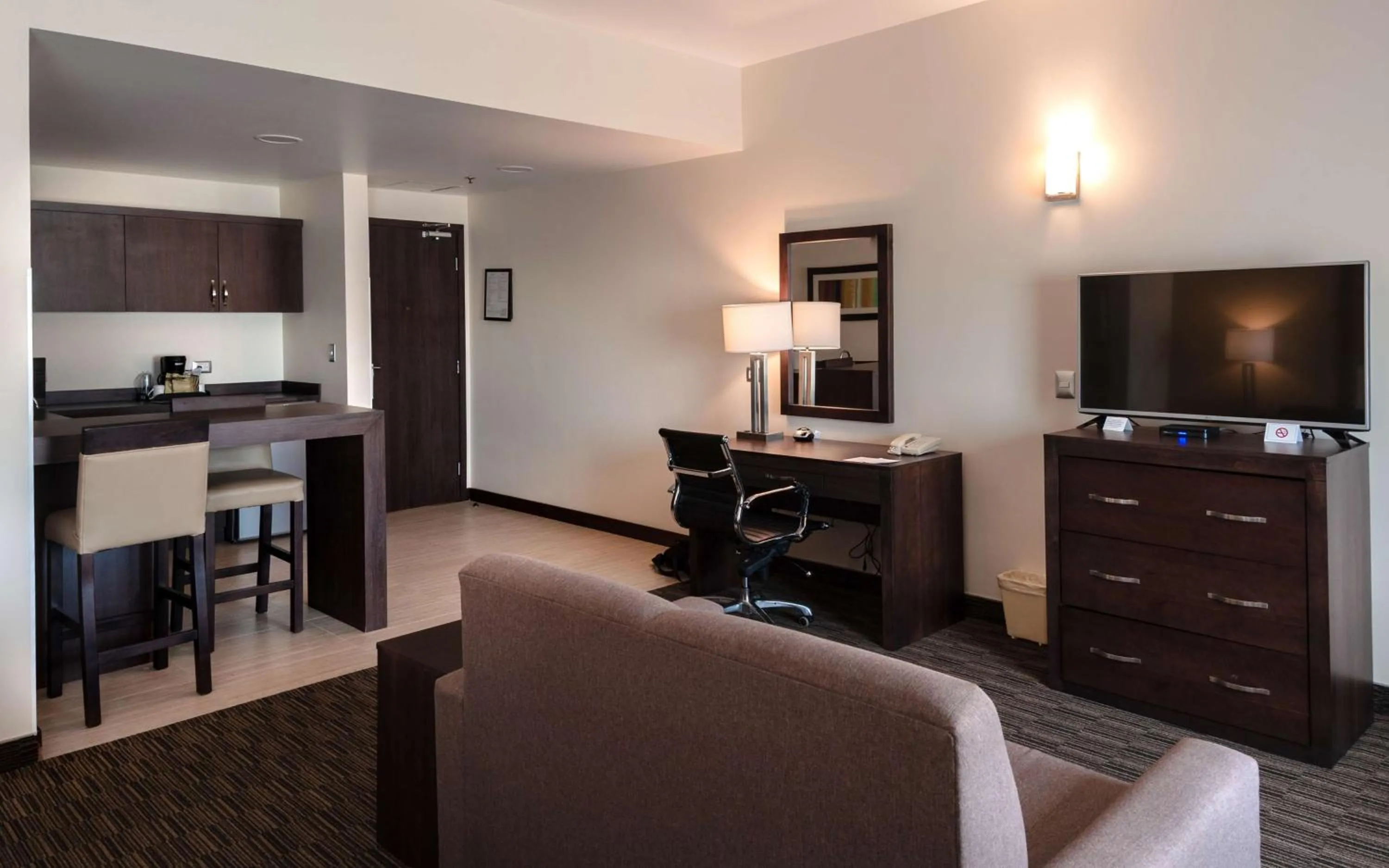 Photo of the whole room in Best Western Plus Chihuahua Juventud