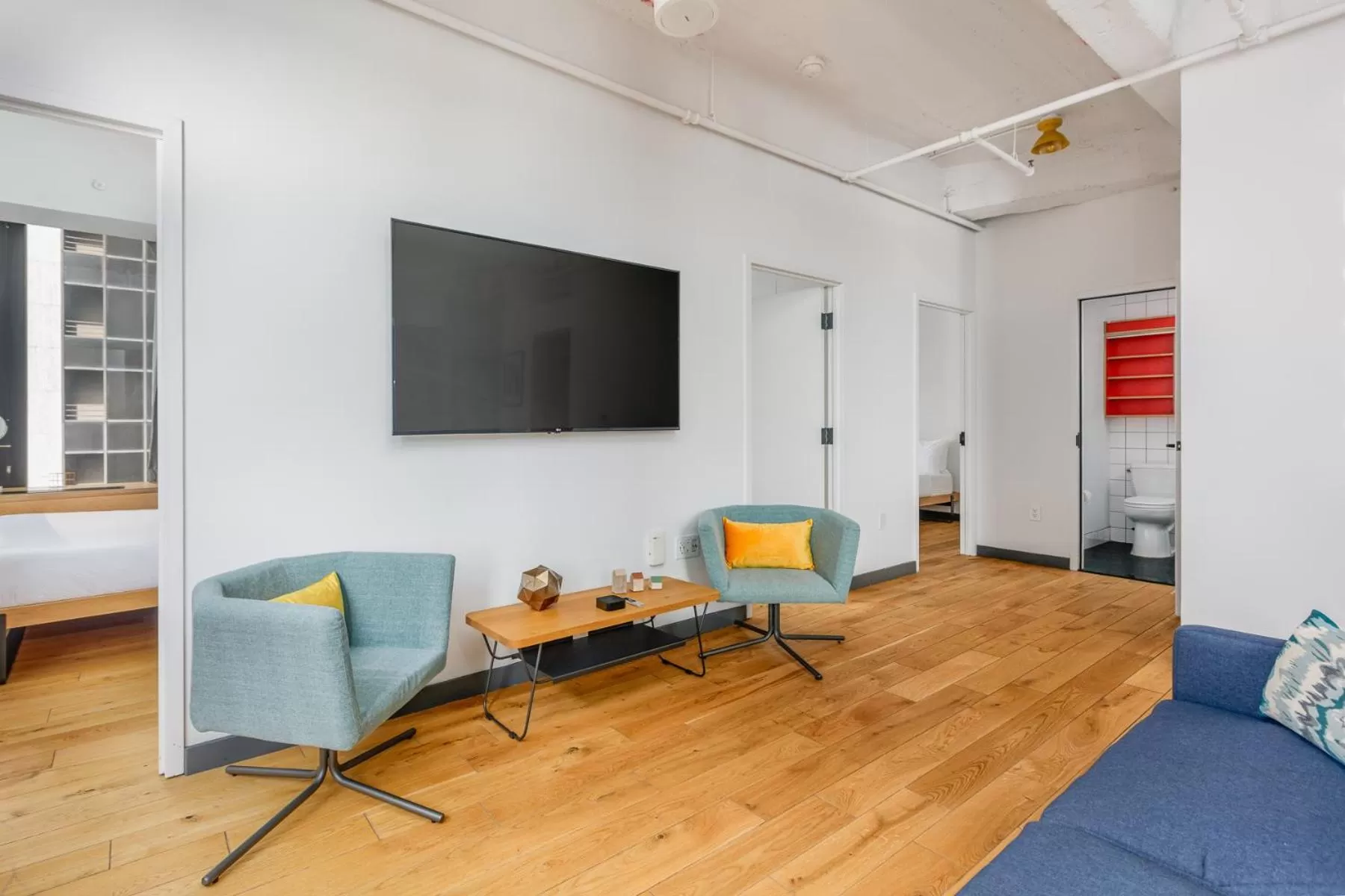 TV and multimedia in Placemakr Wall Street