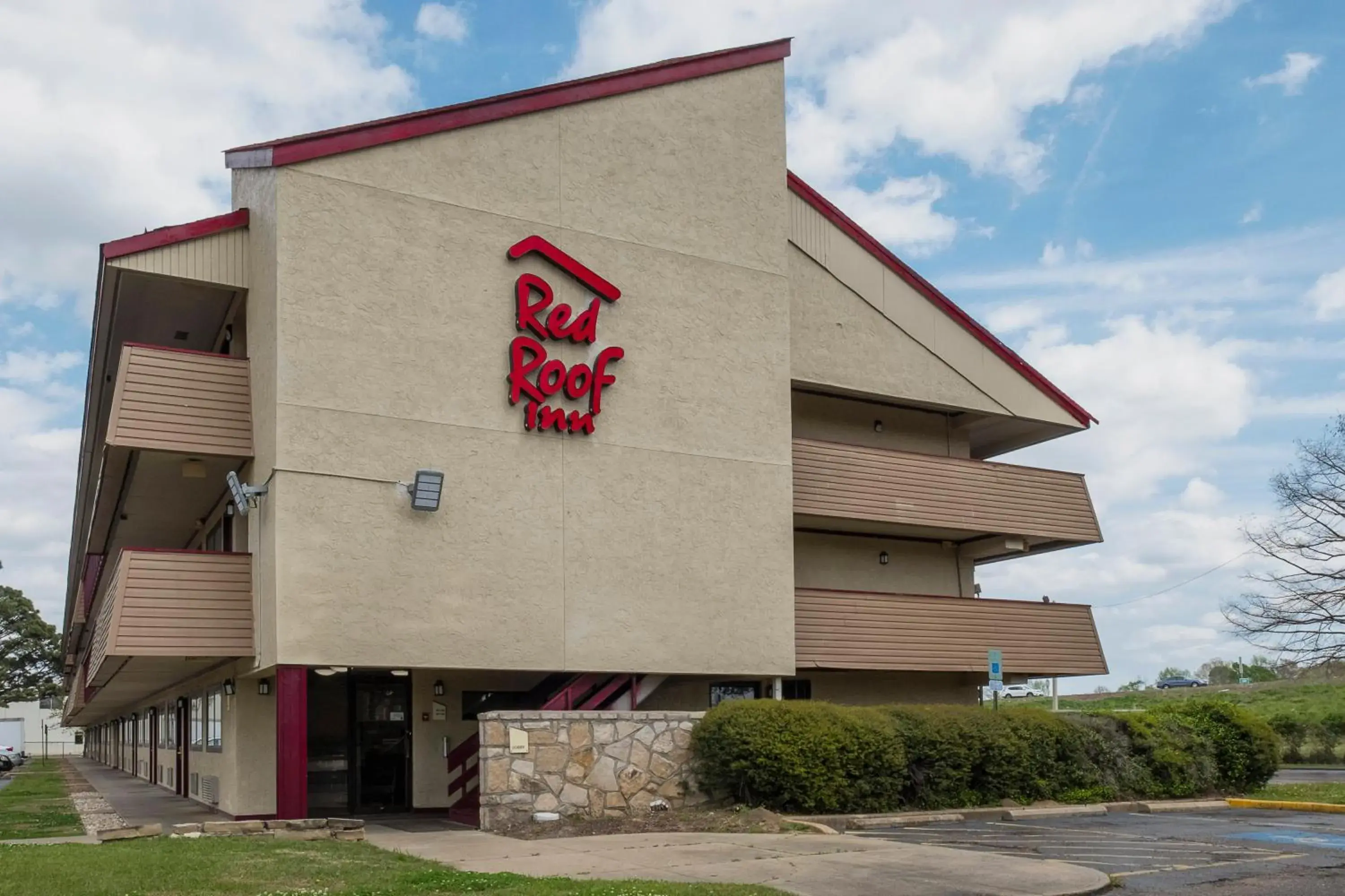 Property Building in Red Roof Inn Jackson Downtown - Fairgrounds
