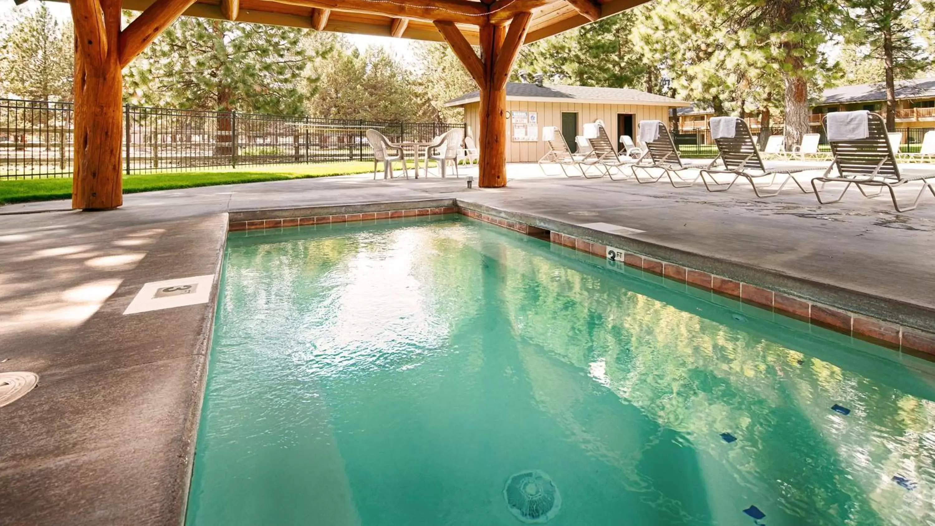 Summer, Swimming Pool in Best Western Ponderosa Lodge