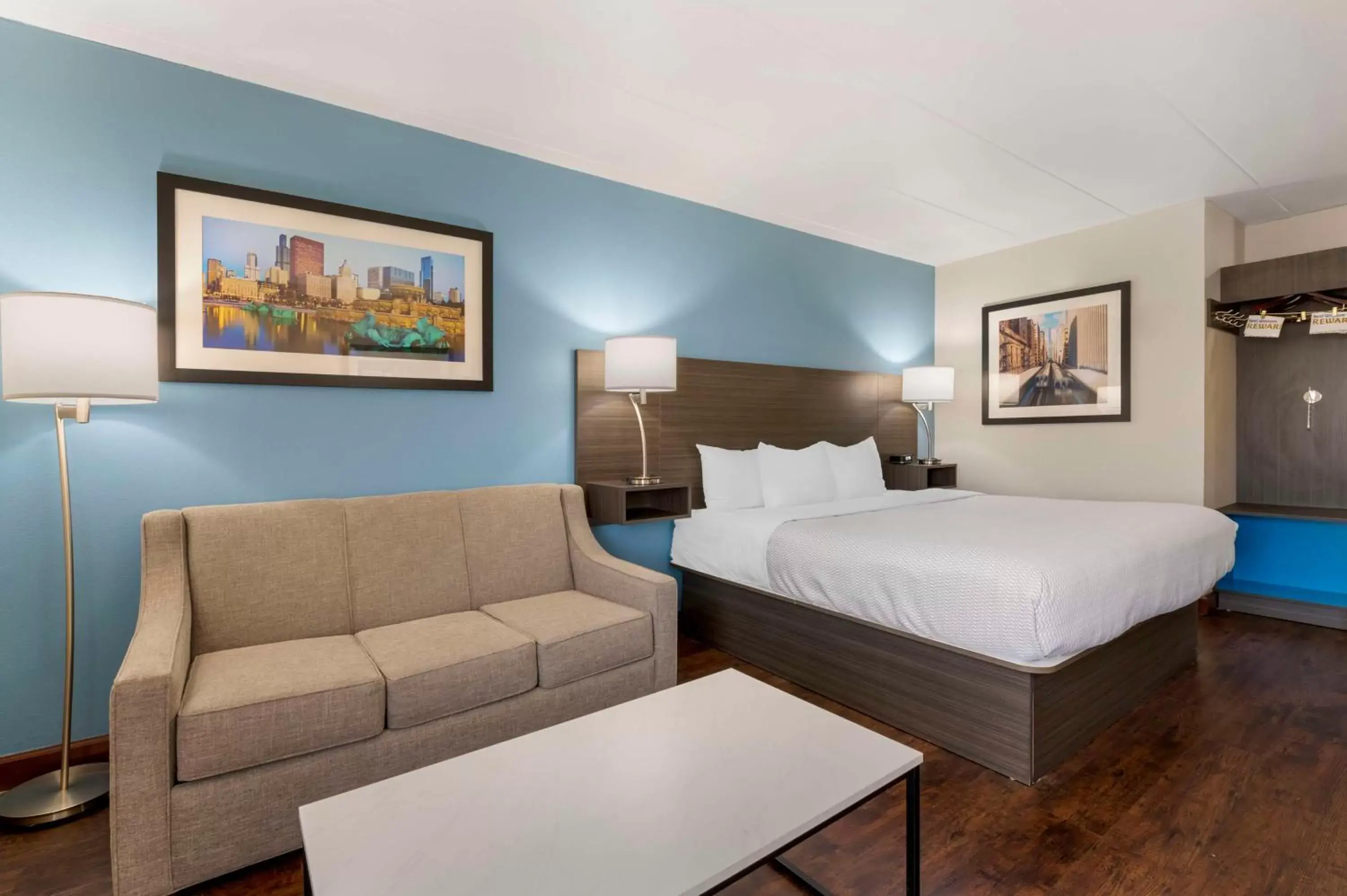 King Room with Mobility Accessible Walk In Shower in Best Western Plus South Holland Chicago Southland King Room with Mobility Accessible Walk In Shower in Best Western Plus South Holland Chicago Southland
