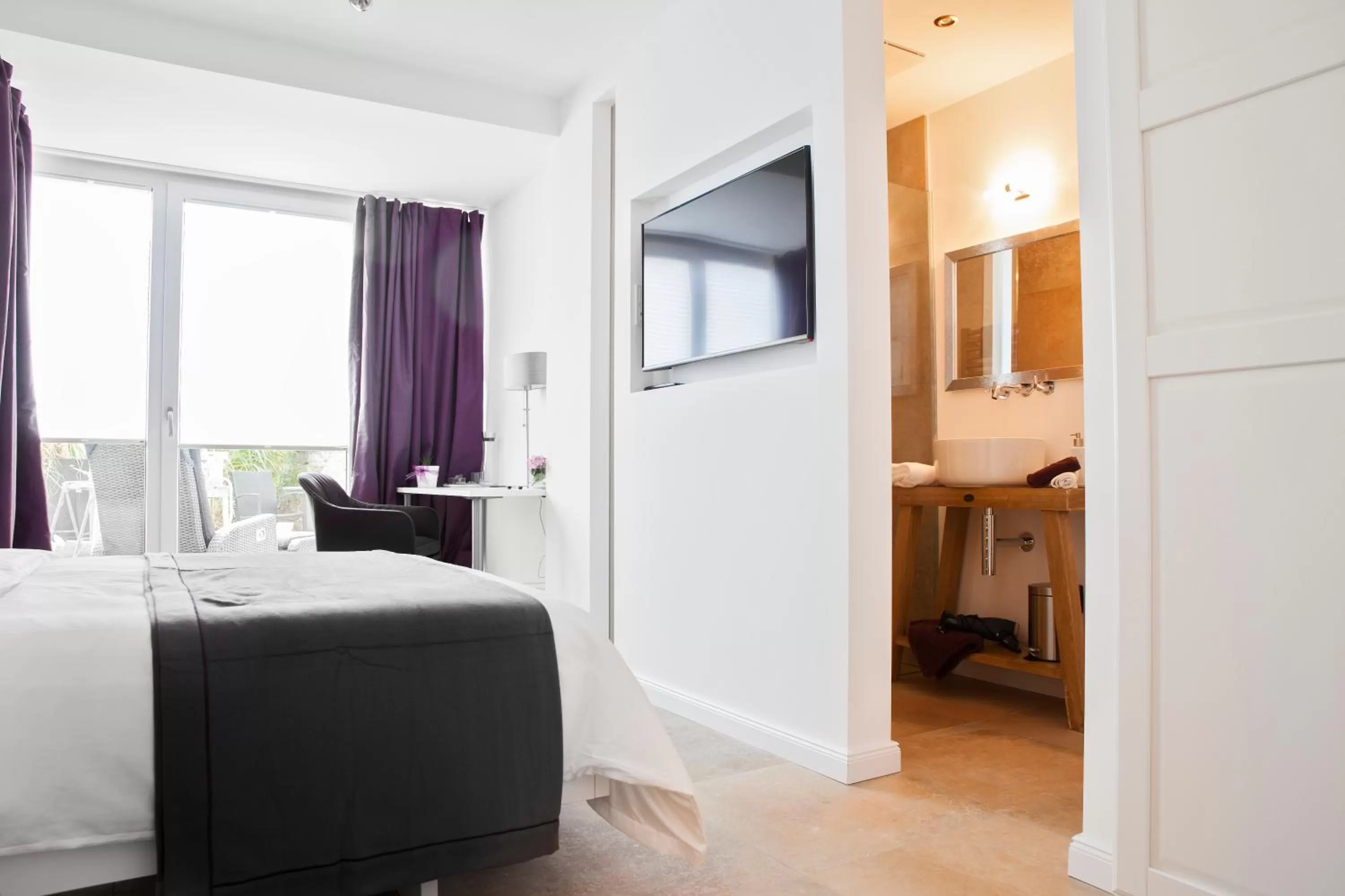 Photo of the whole room, Bed in Konventchen