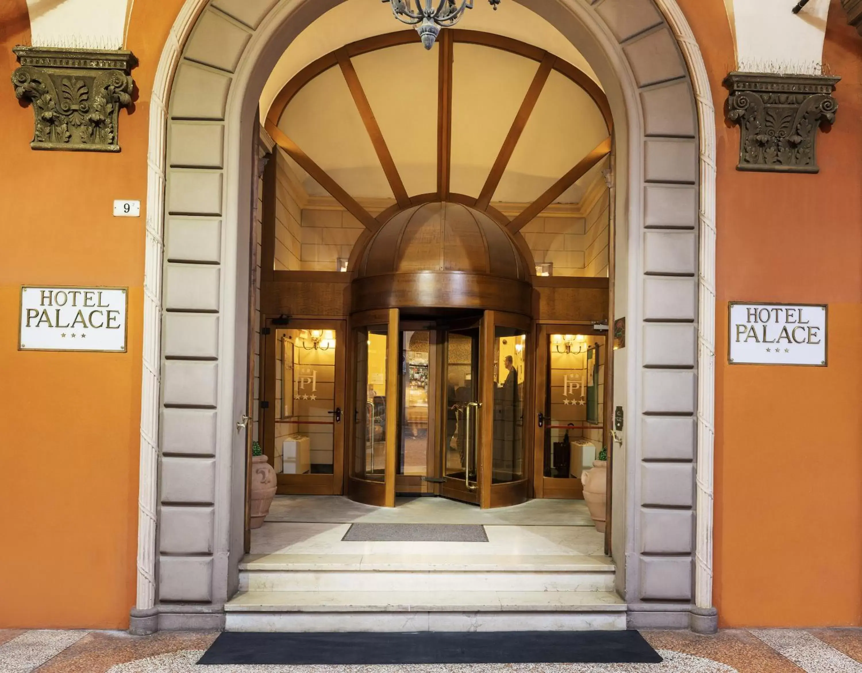 Facade/entrance in Hotel Palace Bologna Centro