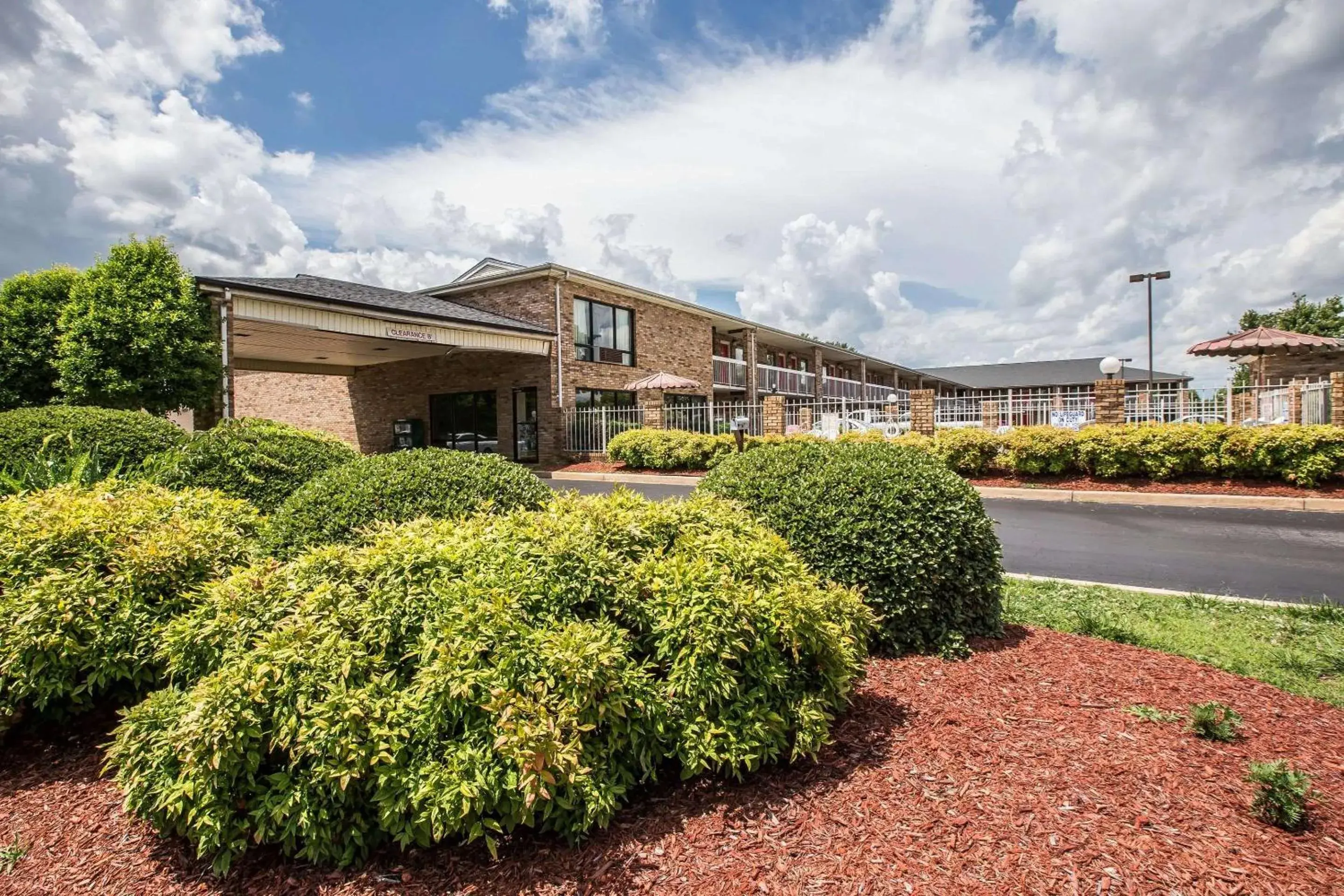 Property Building in Rodeway Inn Expo Center