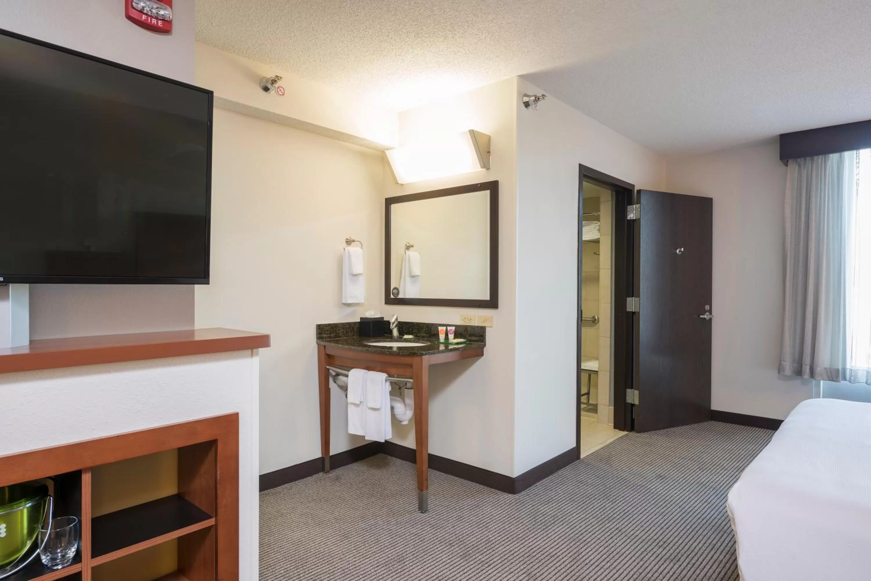 Bathroom, Bed in Hyatt Place Lexington